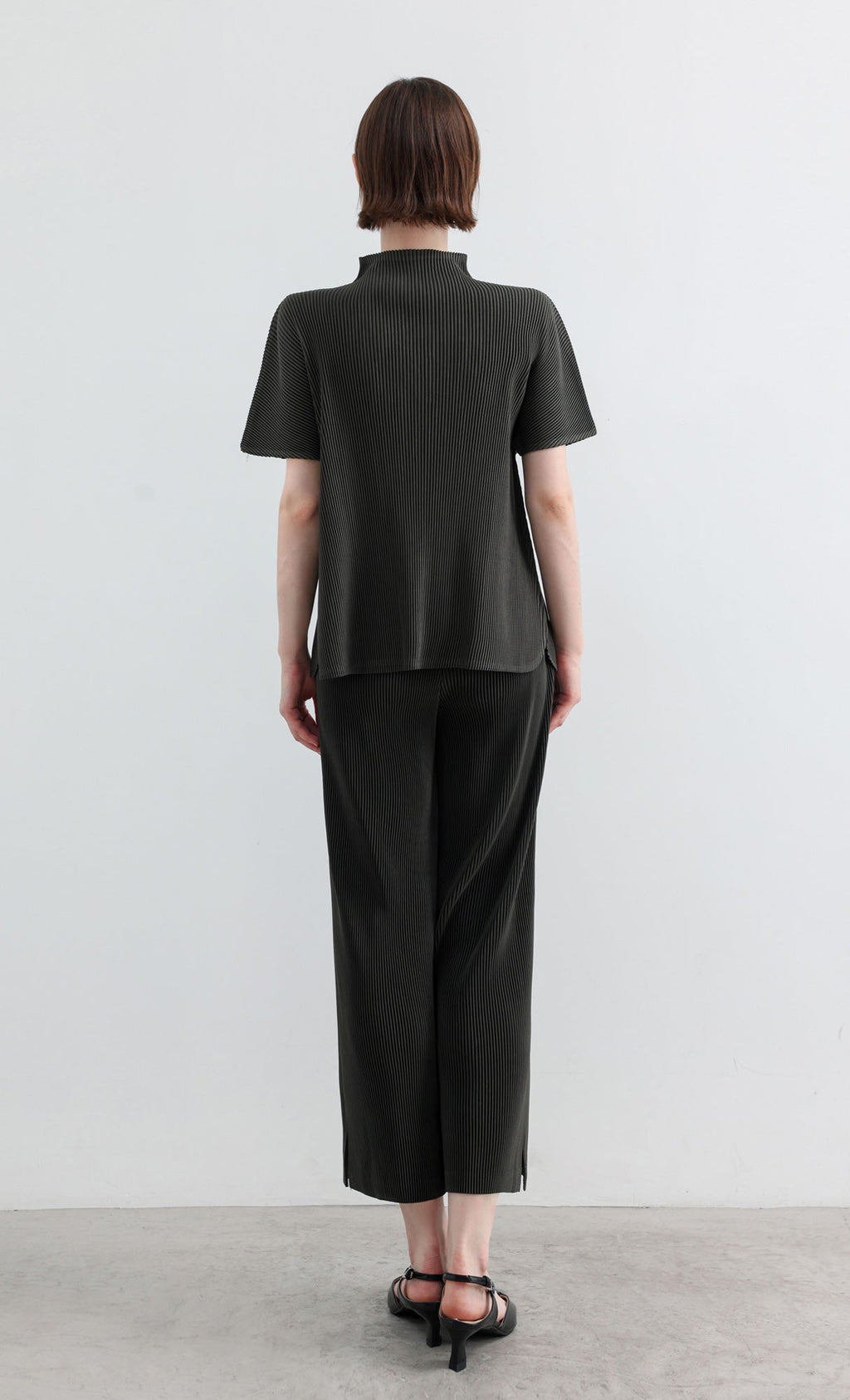 Essential Pleated Half-Neck Top_Khaki