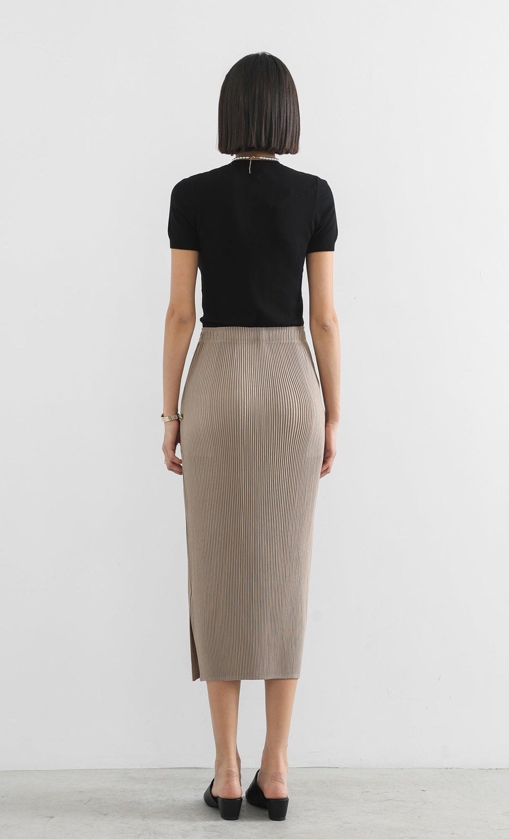classy line pleated skirt_beige