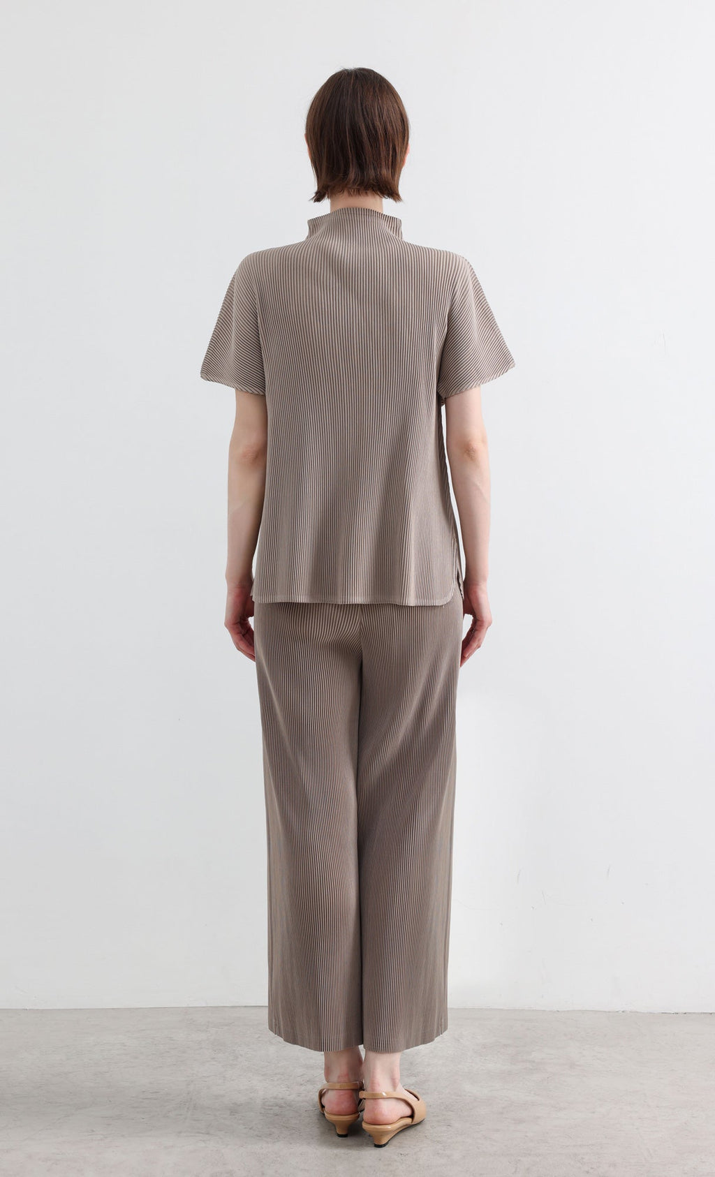Essential Pleated Half-Neck Top_Beige