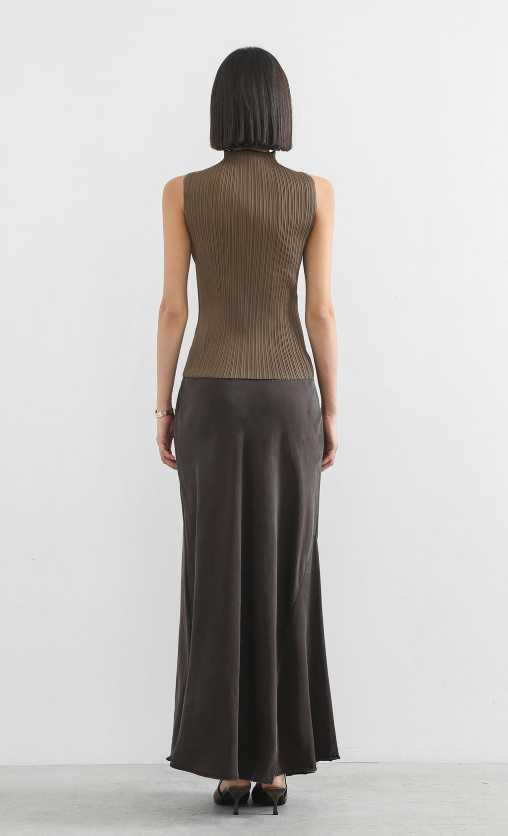 modi half-neck pleated top_brown