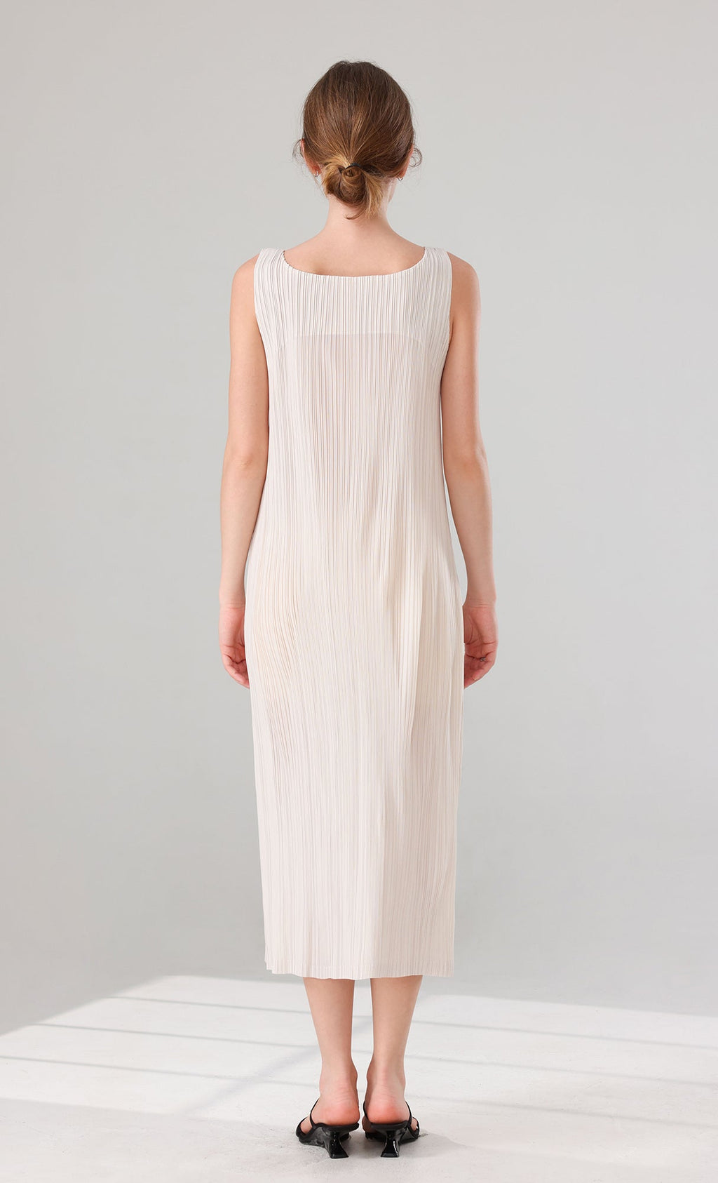 Tois Sleeveless Pleated Dress_ivory