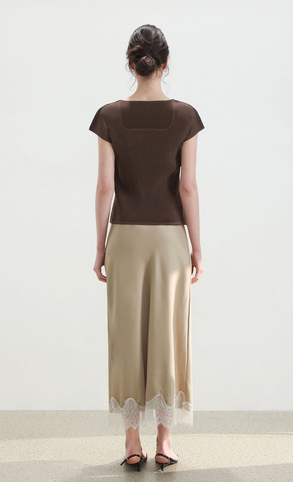 Nora pleated cap-sleeve top_brown