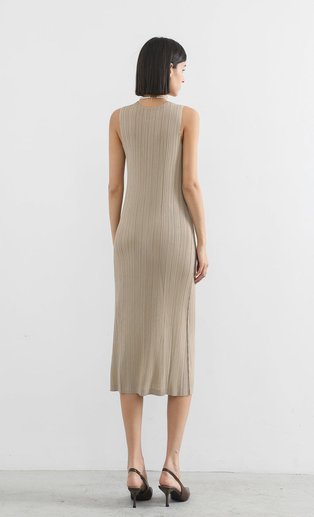 modi pleated sleeveless dress_beige