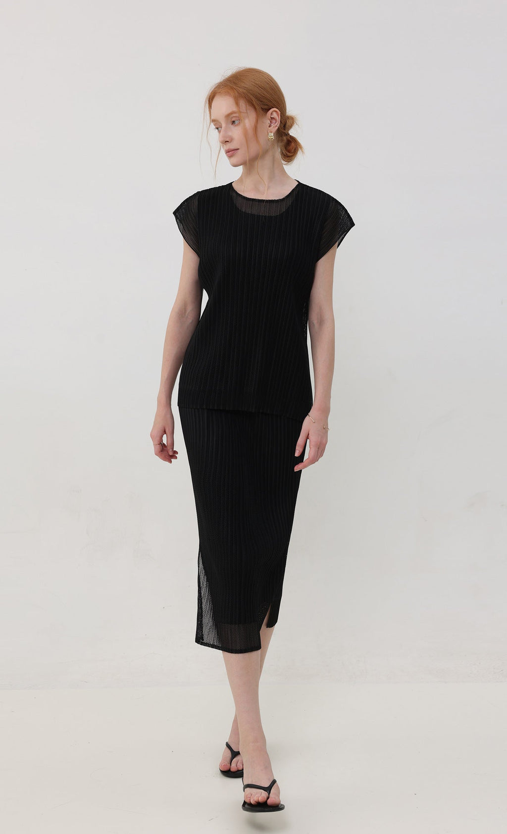 Airy pleated sleeveless top_black