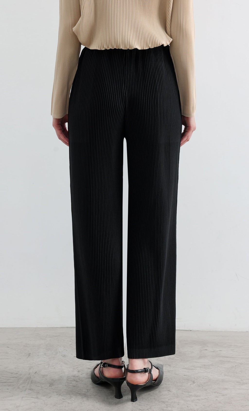 Essential Relaxed Pleated Pants_Black