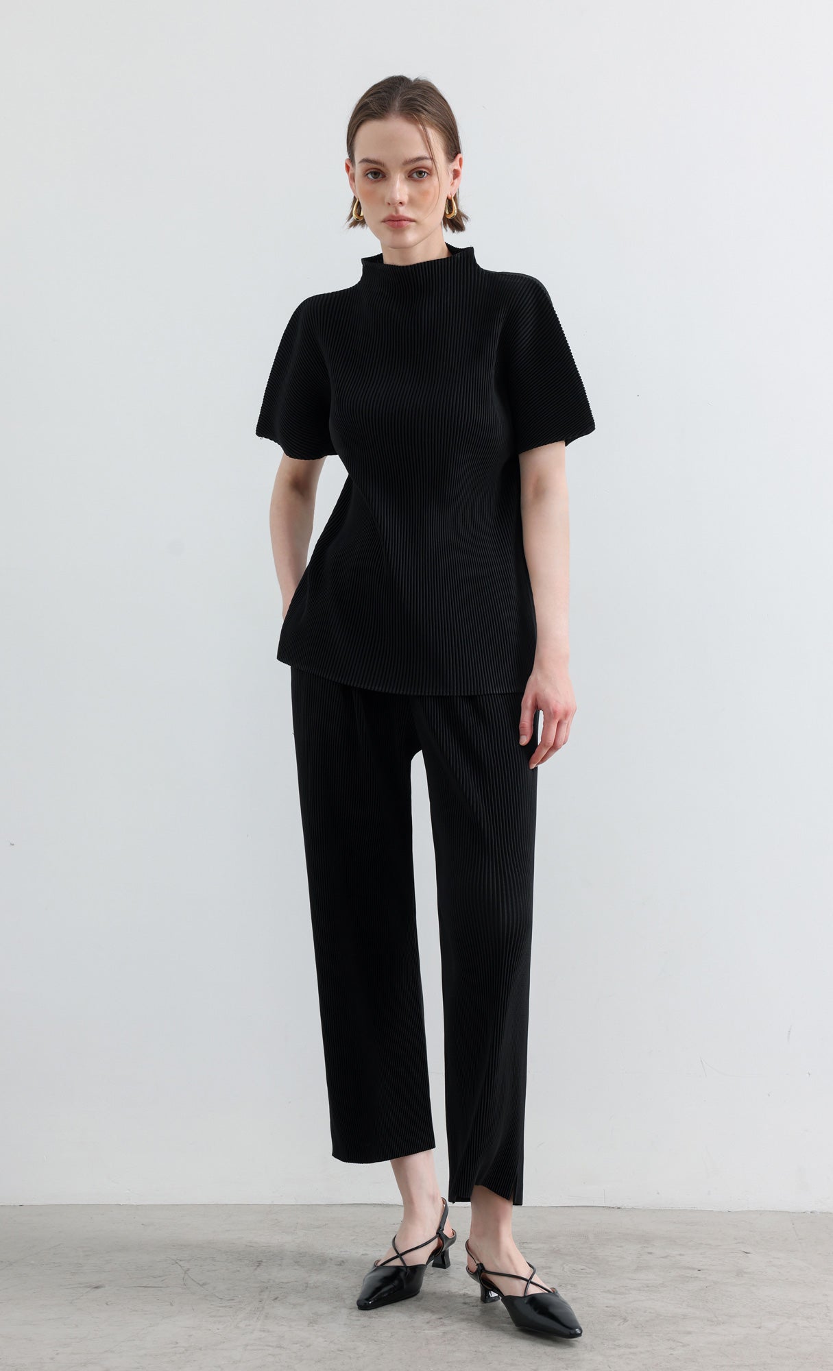 Essential Pleated Half-Neck Top_Black