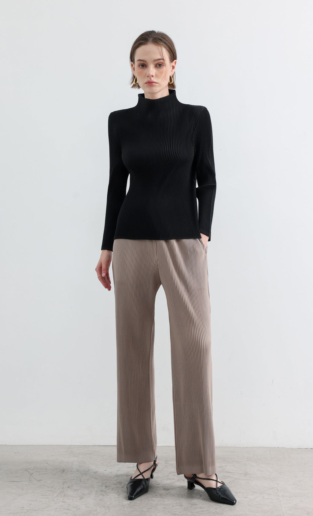 Essential Relaxed Pleated Pants_Beige