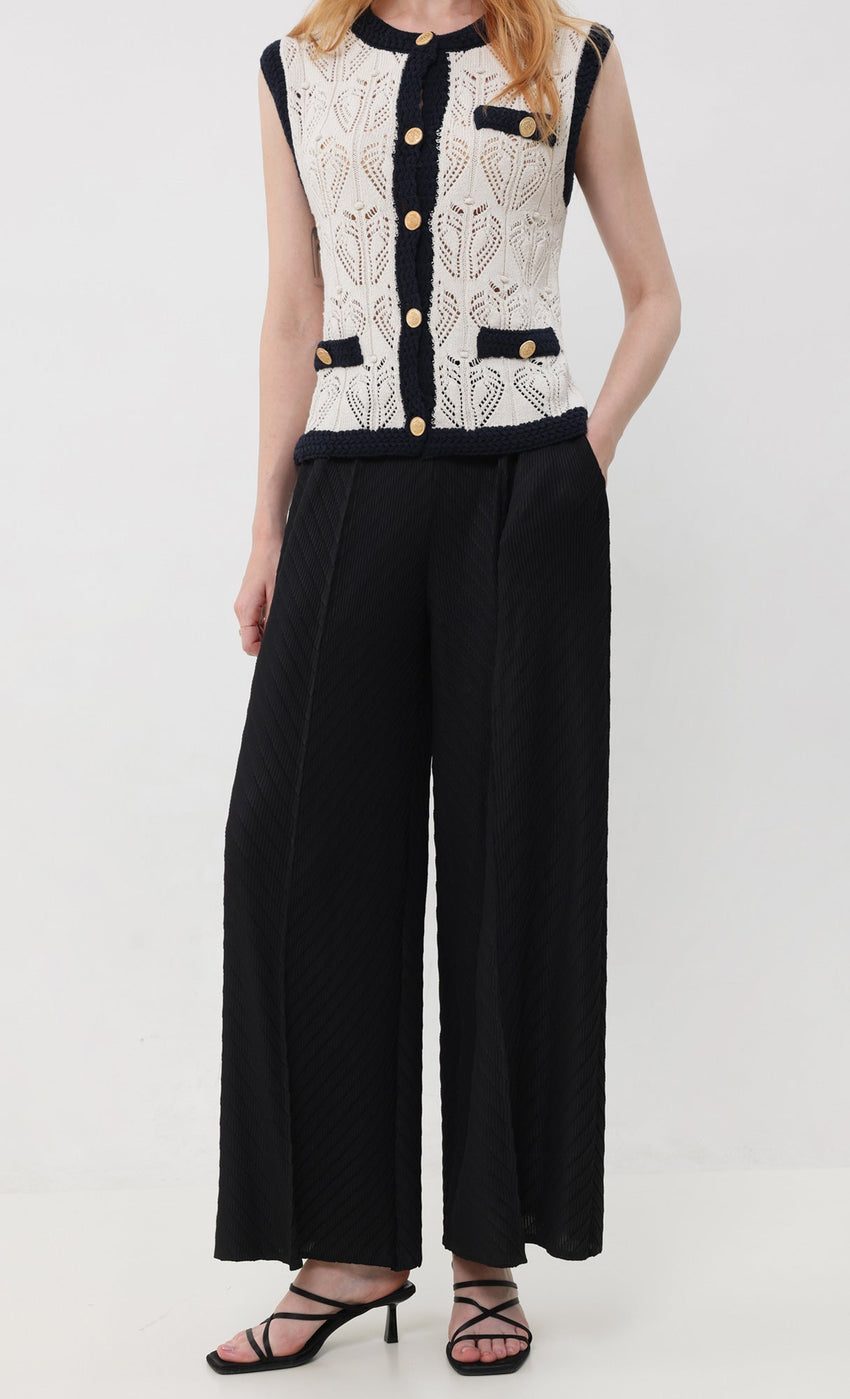 Short / Black