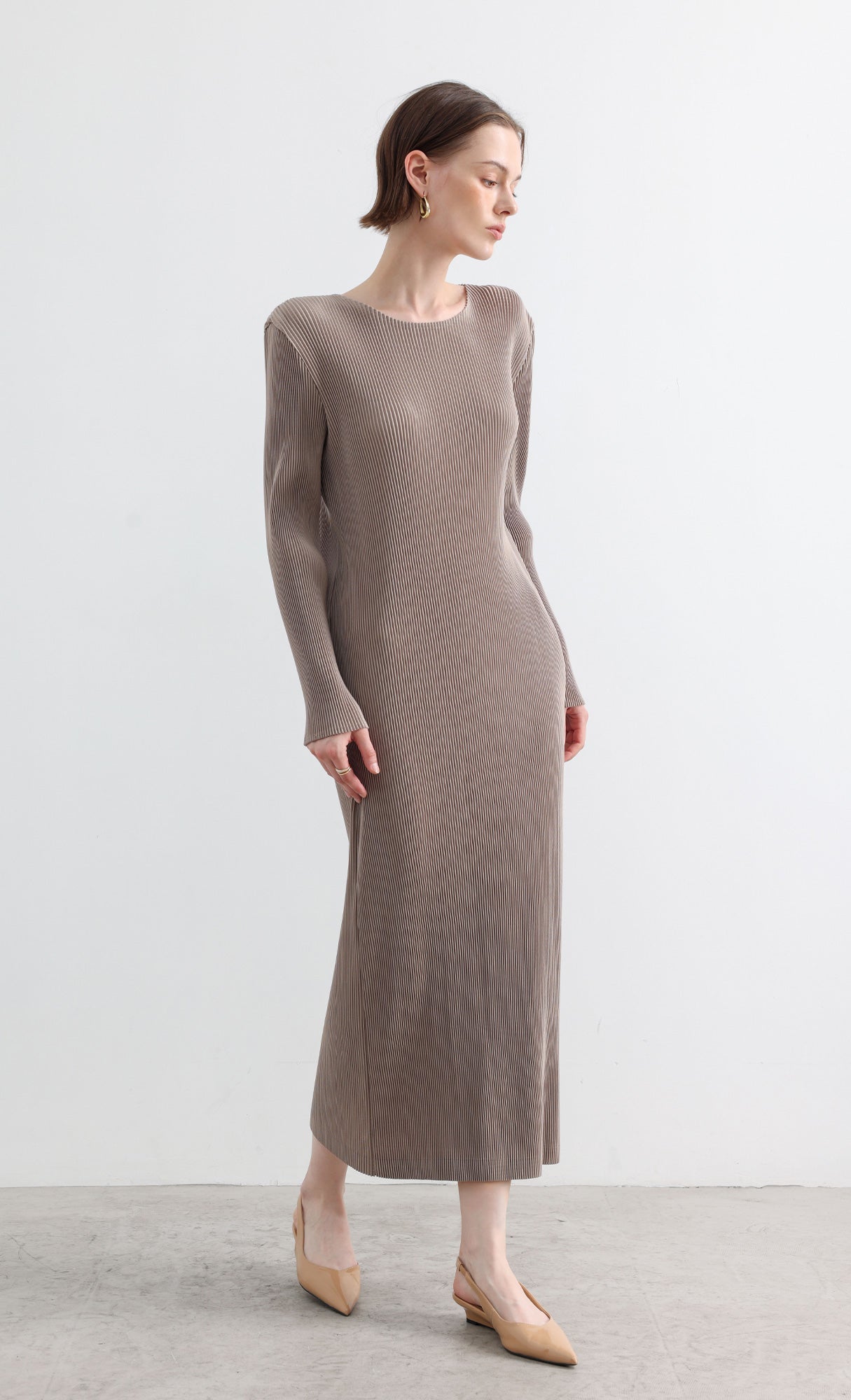 Essential Relaxed Pleats Dress_Beige