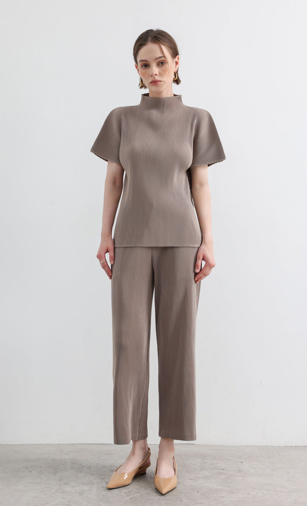 Essential Pleated Half-Neck Top_Beige