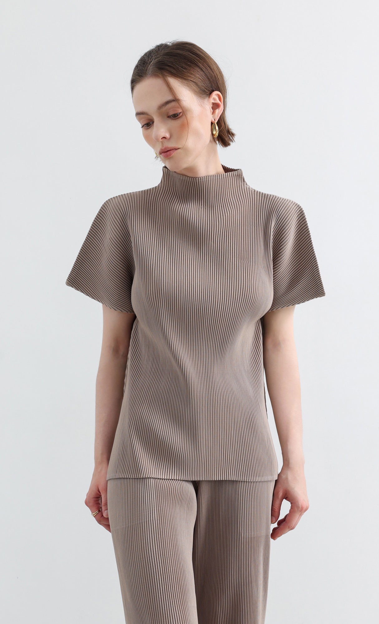 Essential Pleated Half-Neck Top_Beige