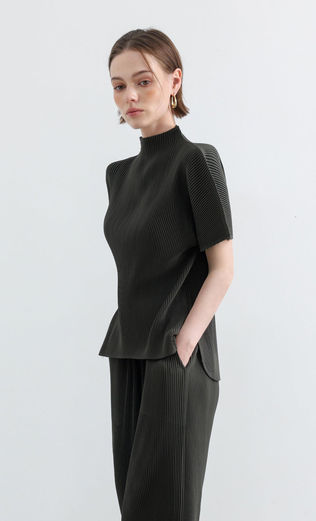 Essential Pleated Half-Neck Top_Khaki