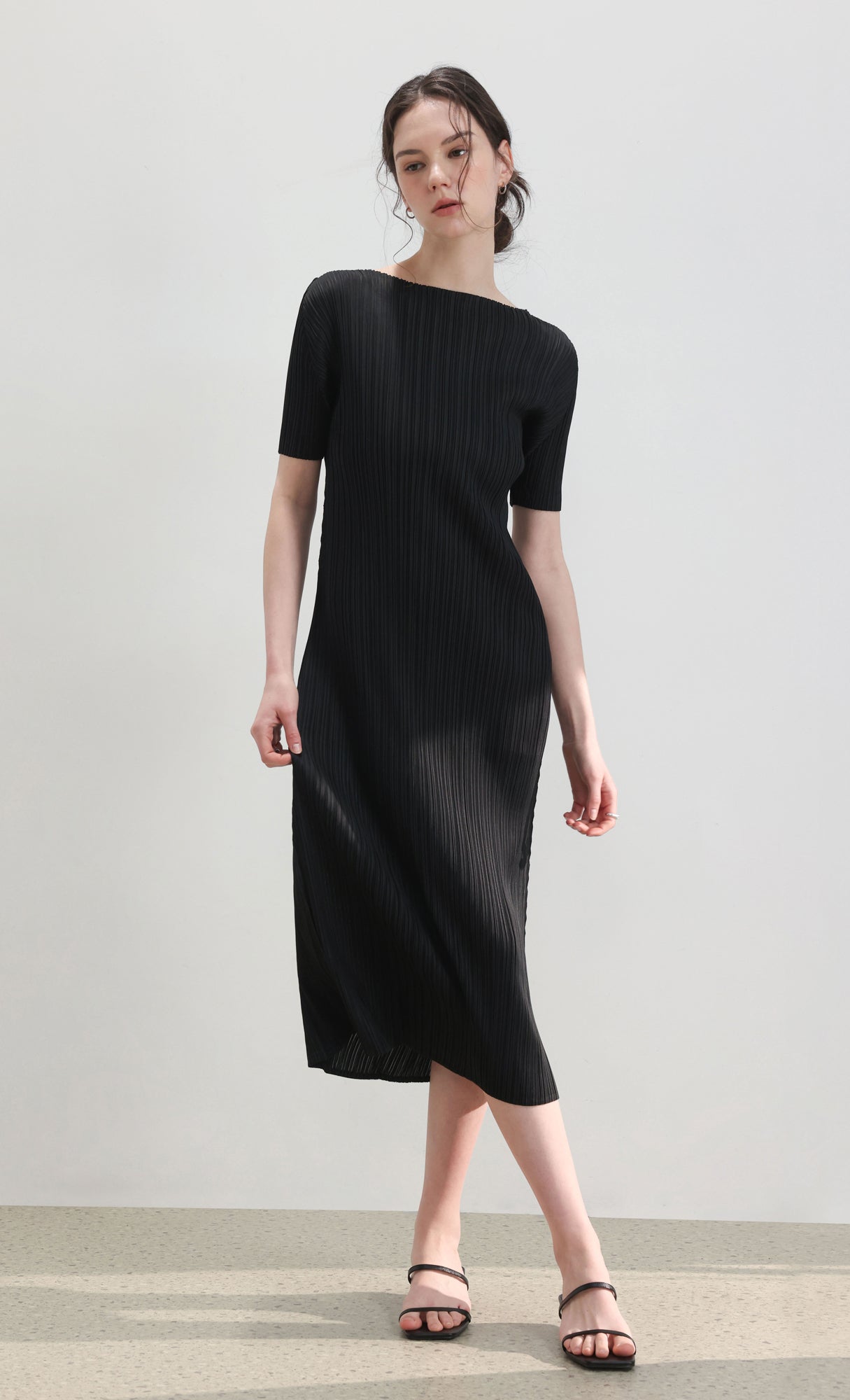 Dalia half-sleeve pleated dress_black