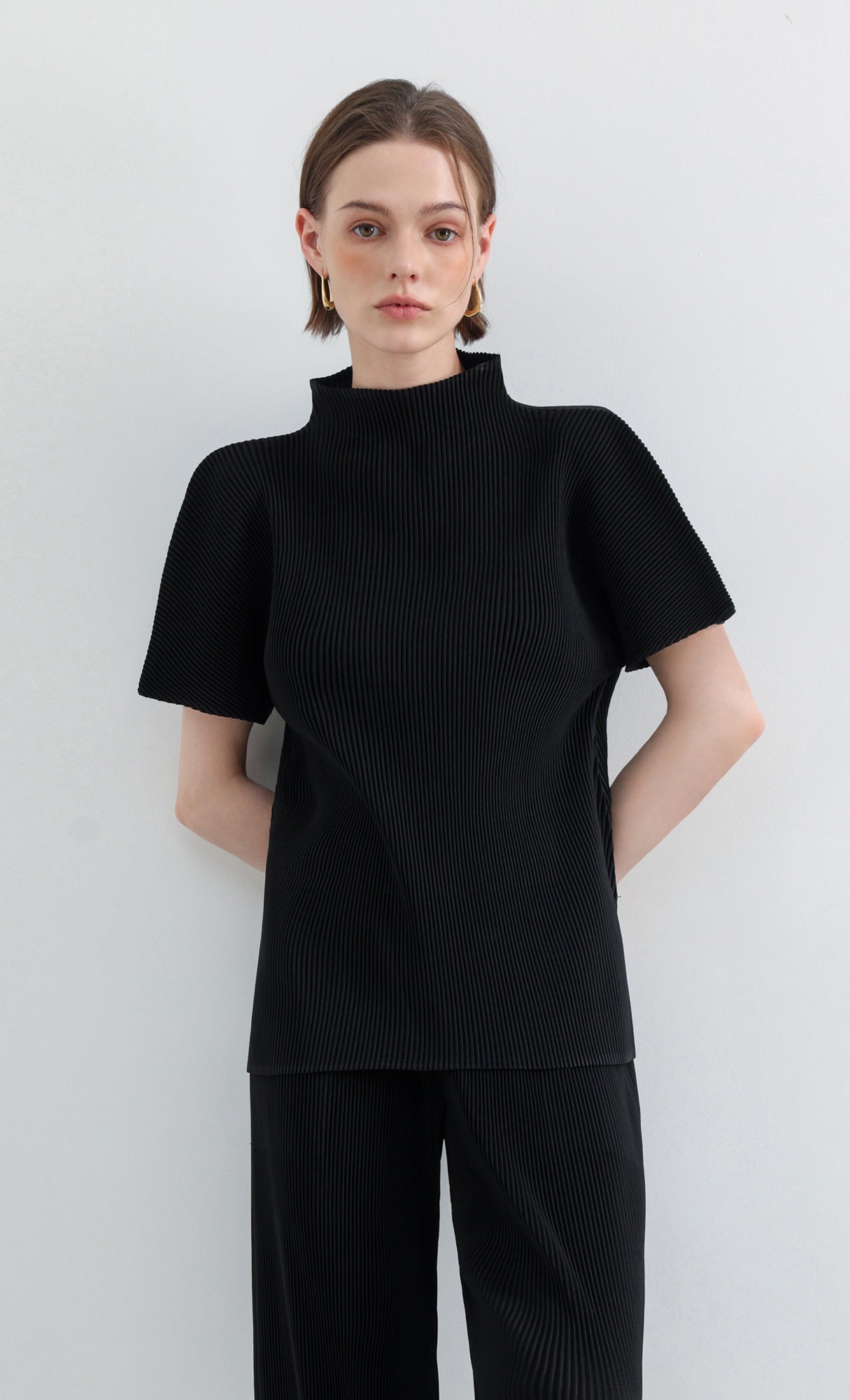 Essential Pleated Half-Neck Top_Black