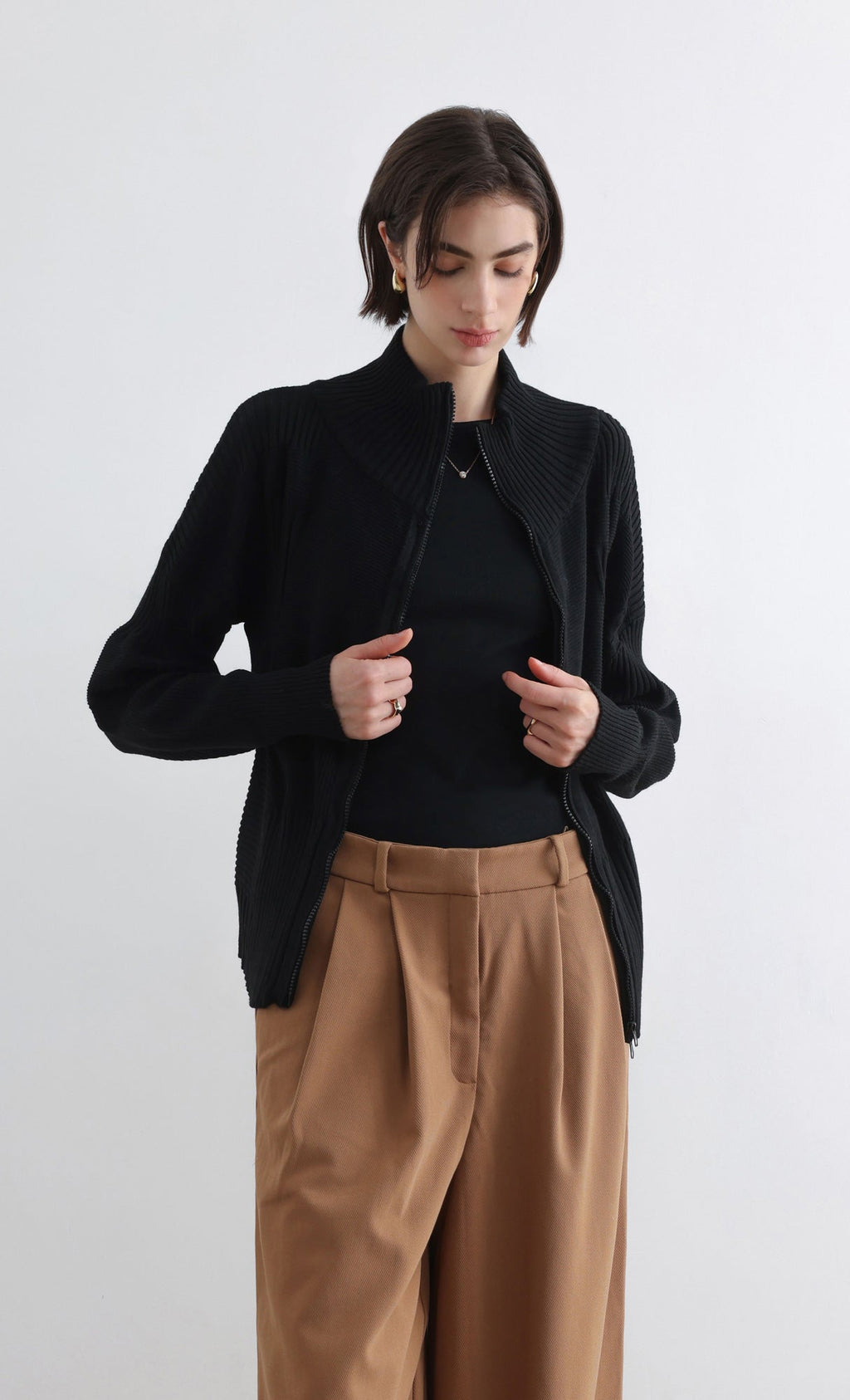 High Neck Knitted Pleated Zip-Up Cardigan_Black