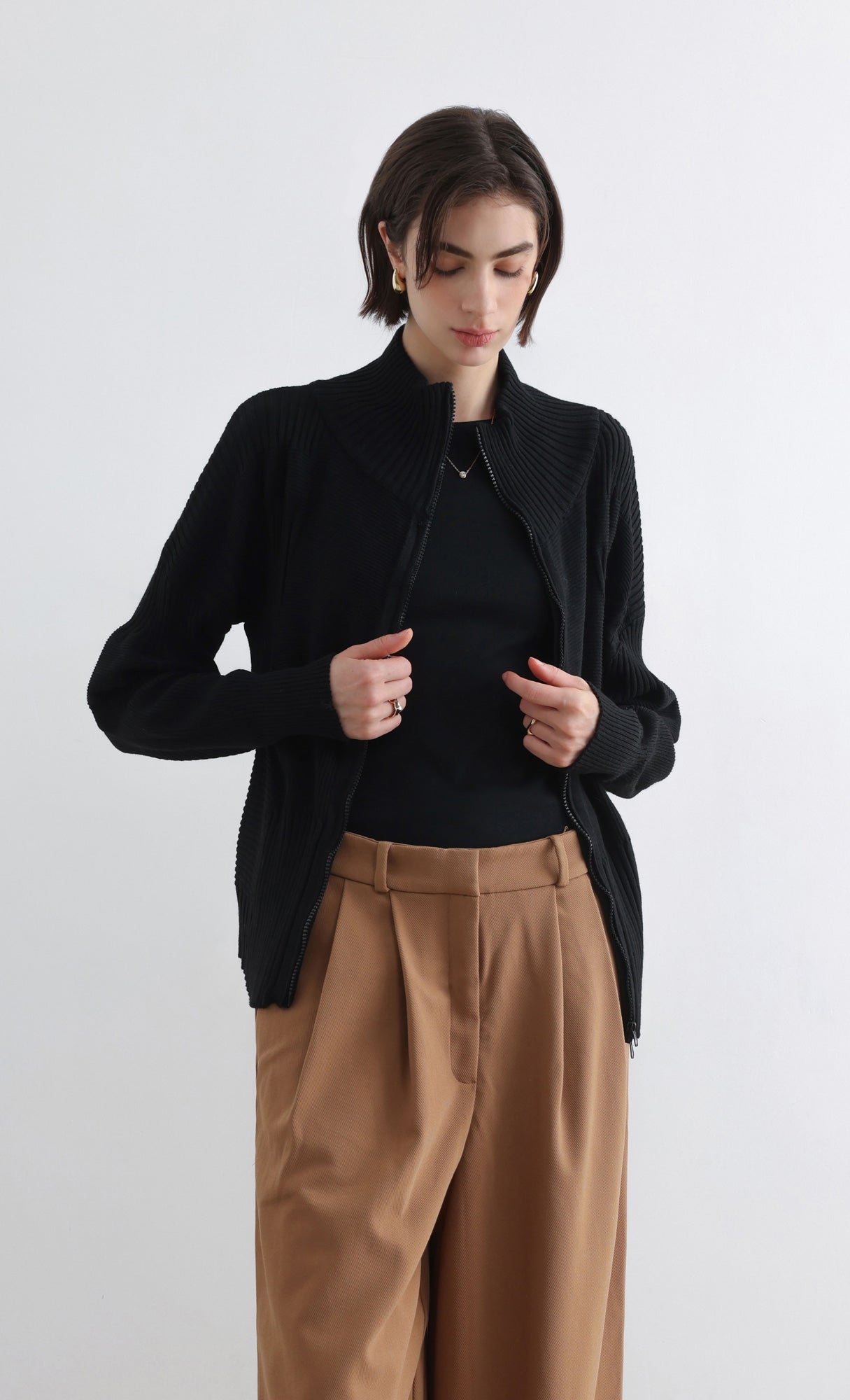 High Neck Knitted Pleated Zip-Up Cardigan_Black