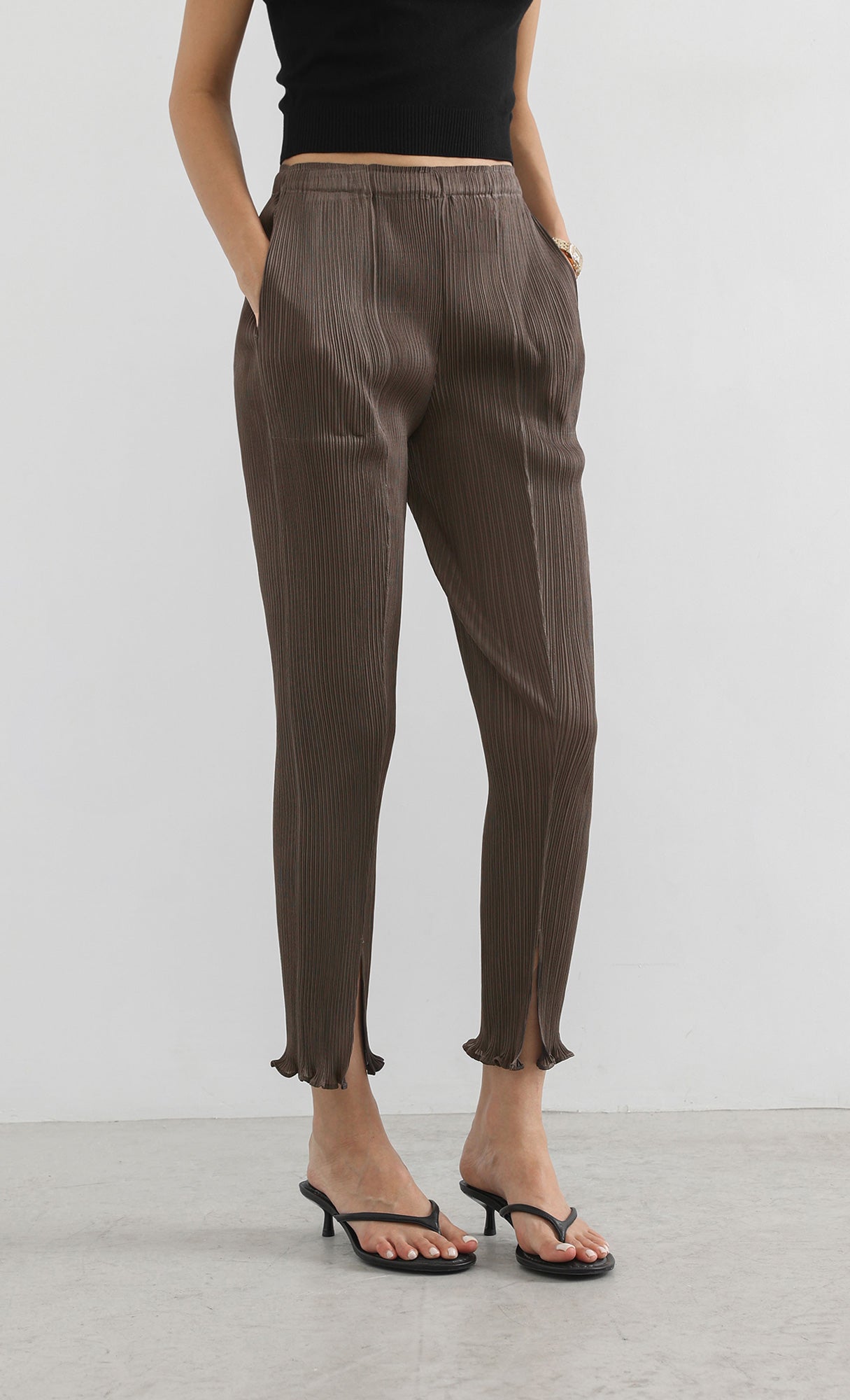 narrow pleated slit pants_brown