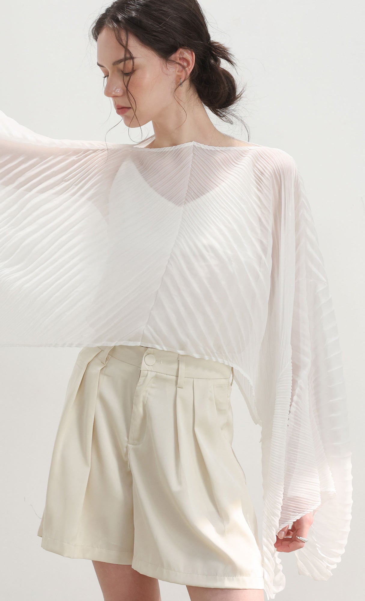 Pleated cape scarf_white