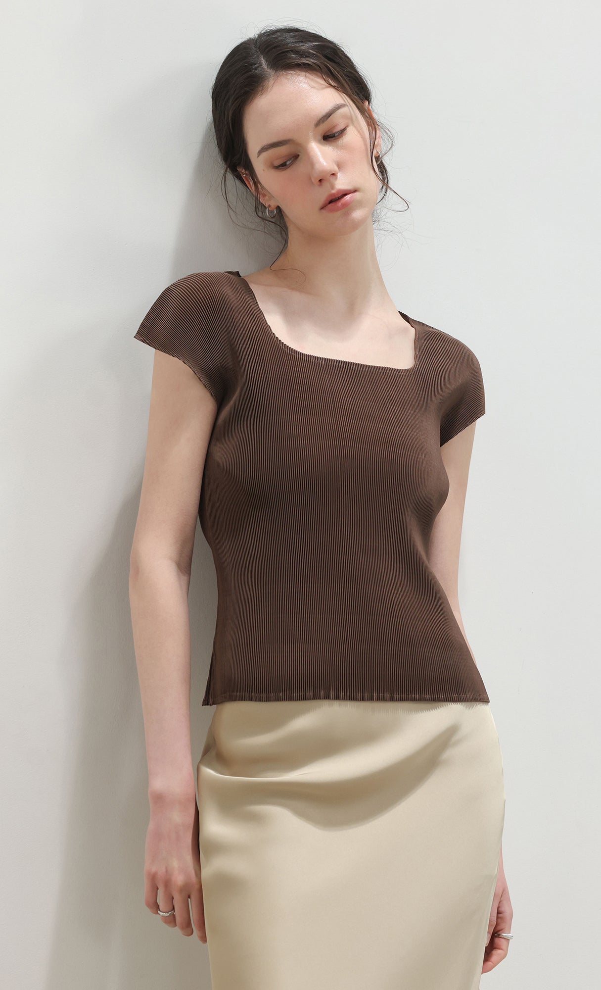 Nora pleated cap-sleeve top_brown