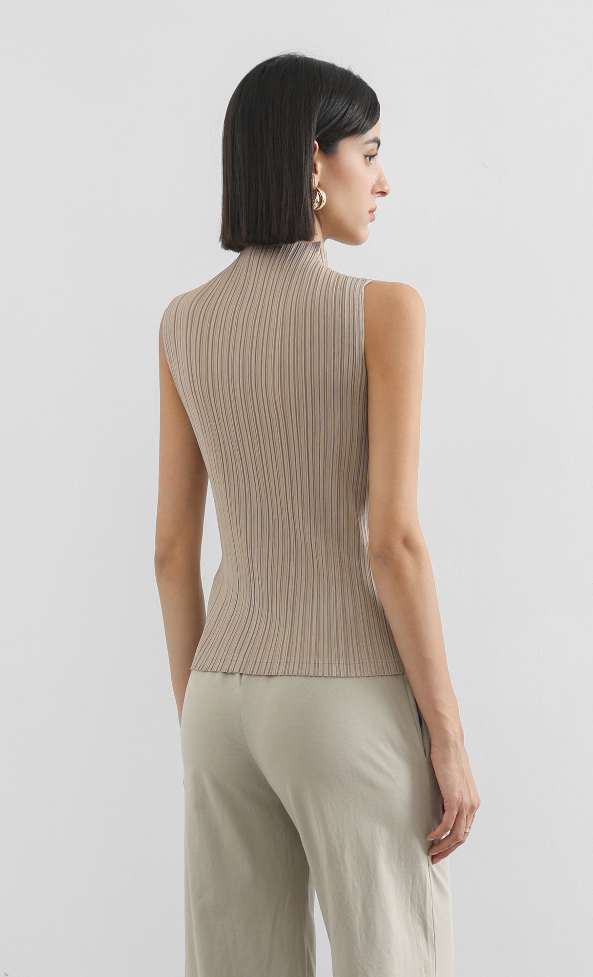 modi half-neck pleated top_beige