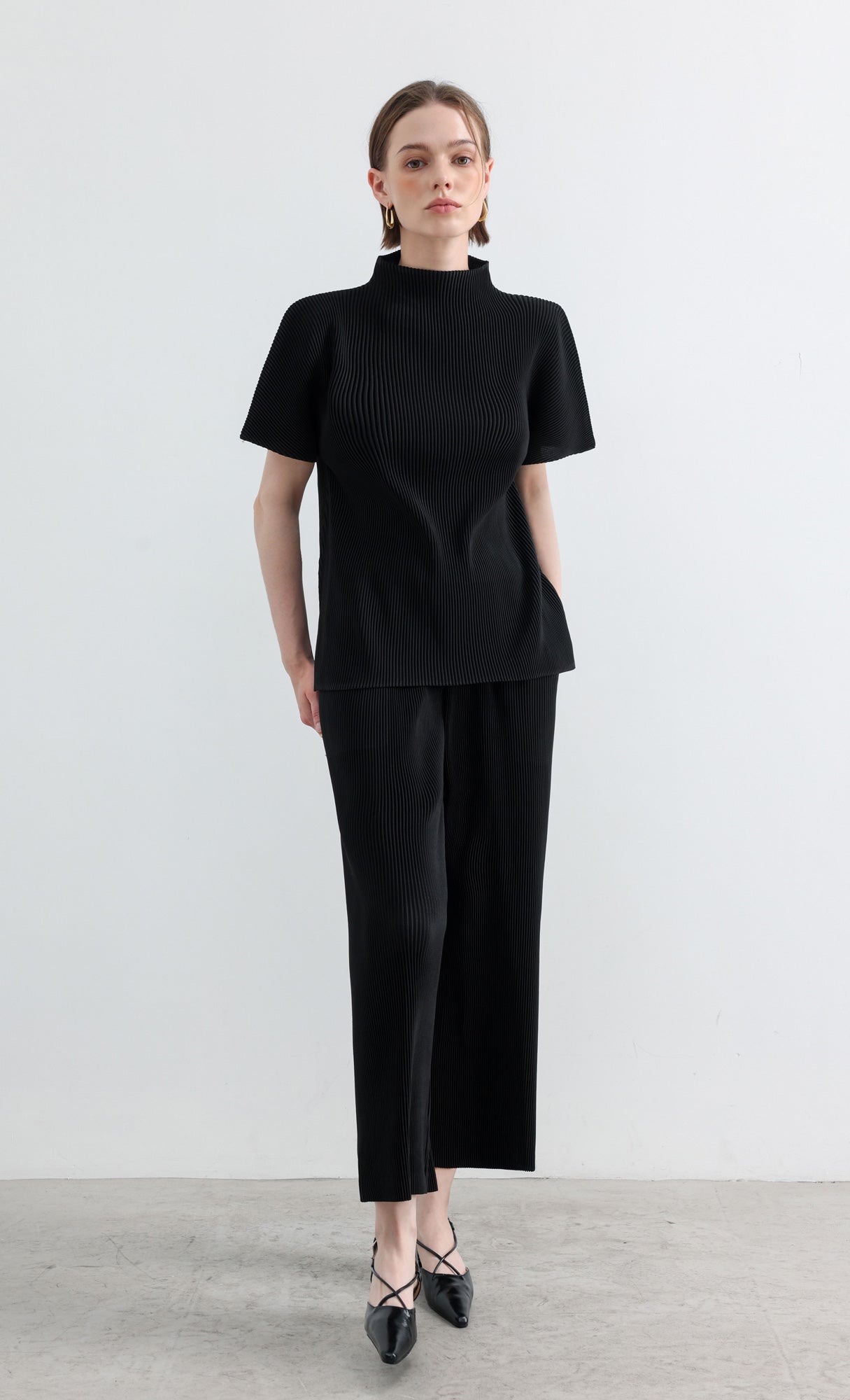 Essential Pleated Half-Neck Top_Black