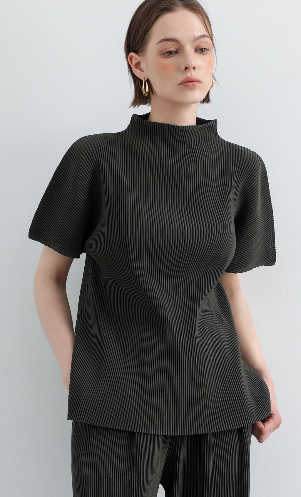 Essential Pleated Half-Neck Top_Khaki