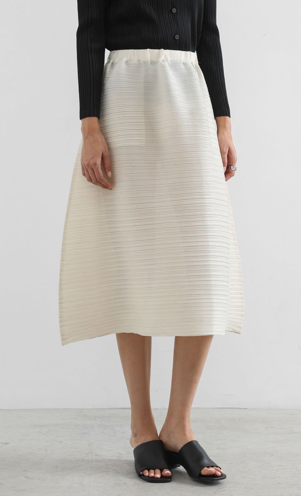 horiz pleated midi skirt_ivory