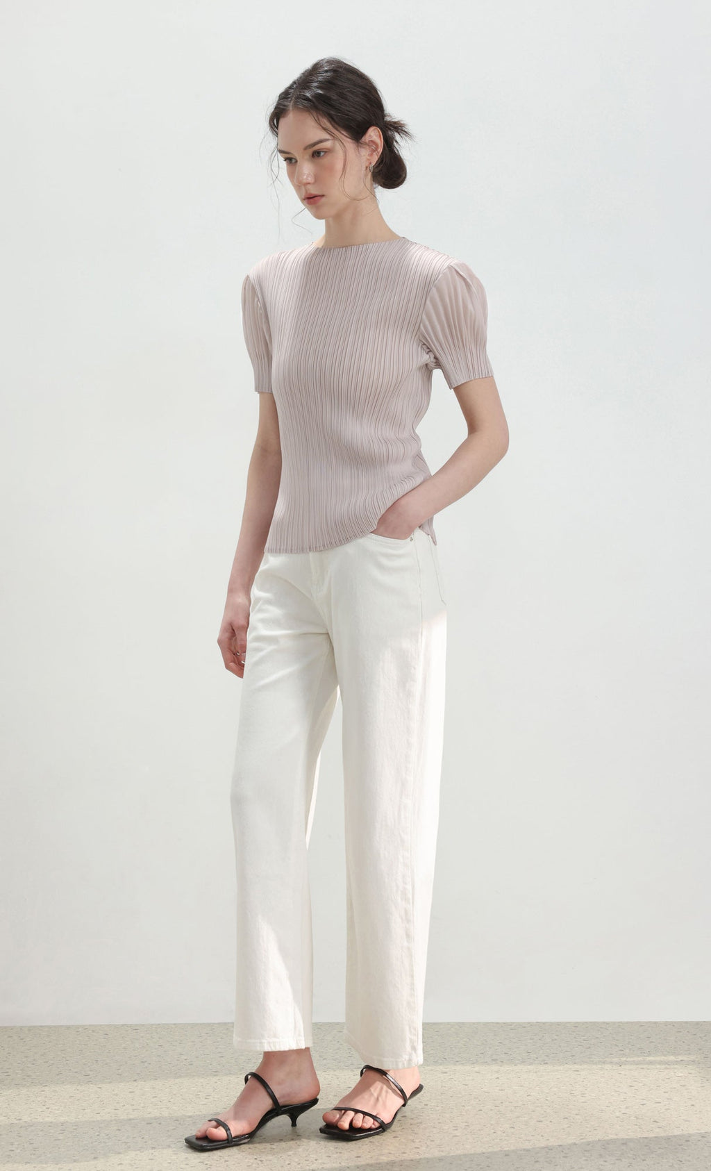 Mellow half-sleeve pleated top_beige