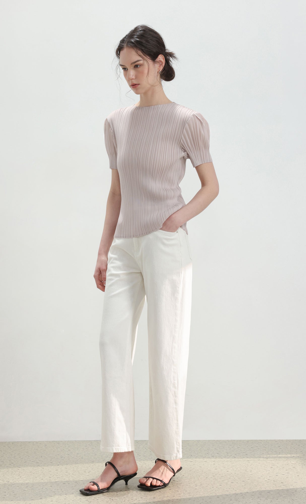 Mellow half-sleeve pleated top_beige