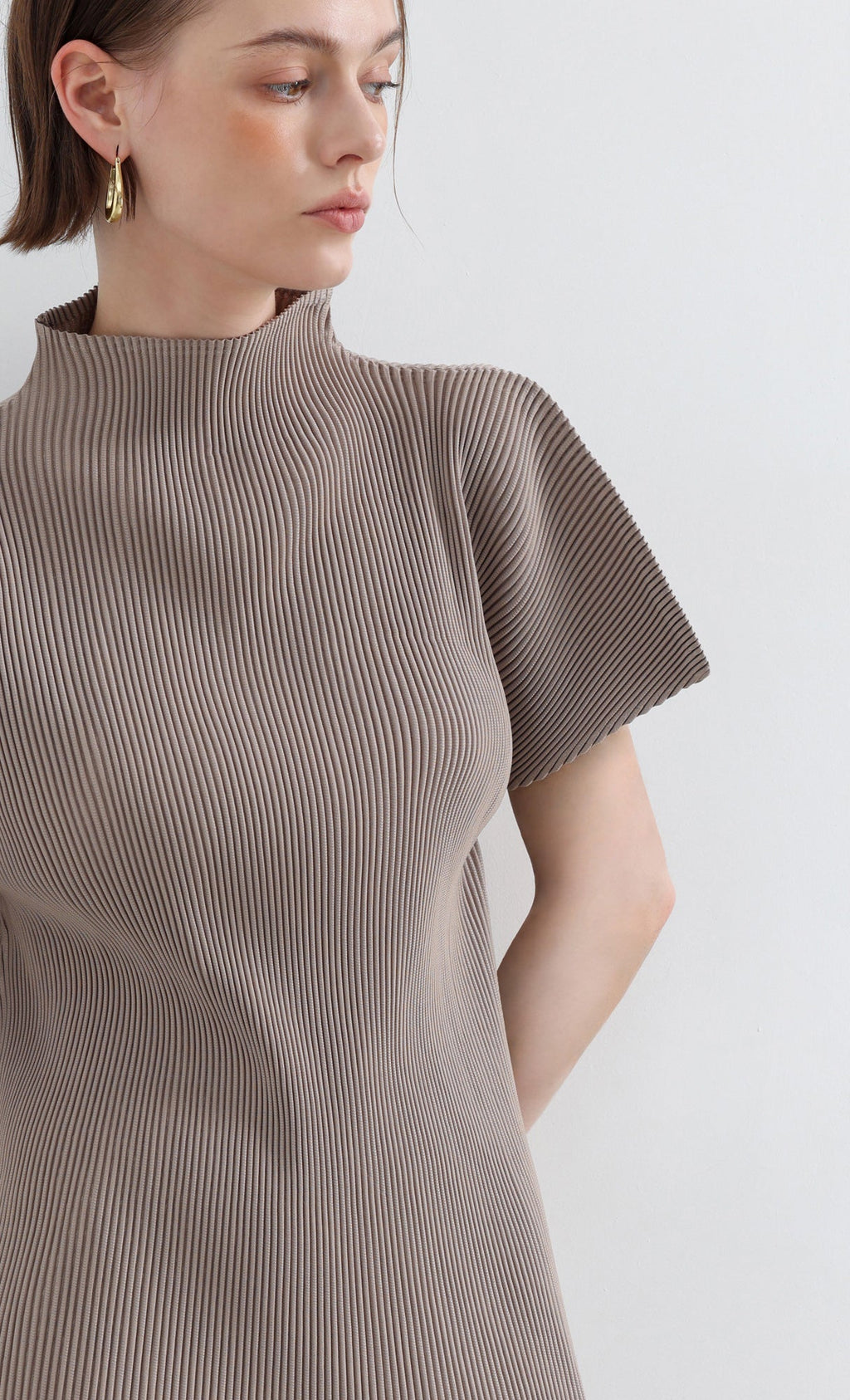 Essential Pleated Half-Neck Top_Beige