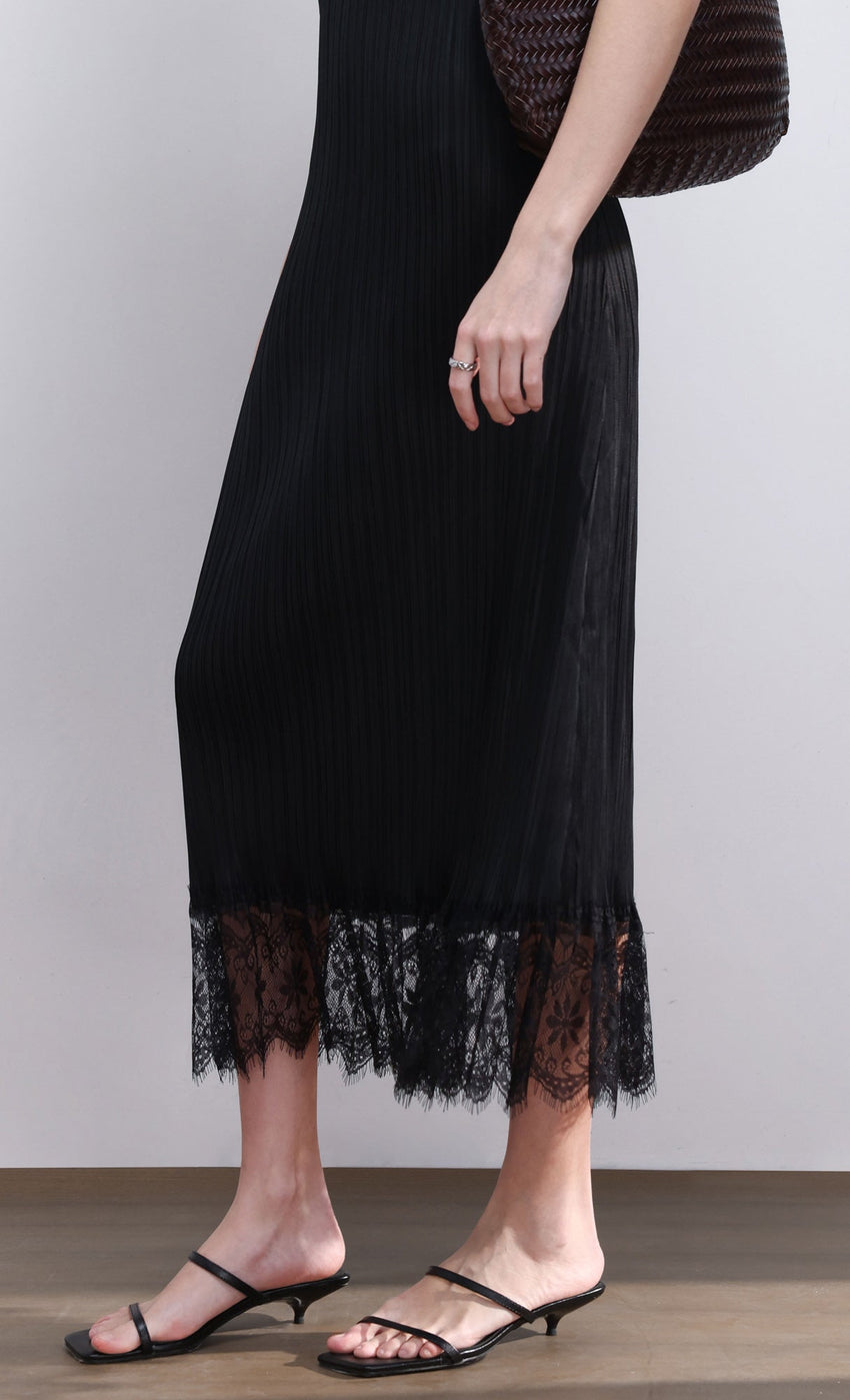 Pleated lace slip dress (black)