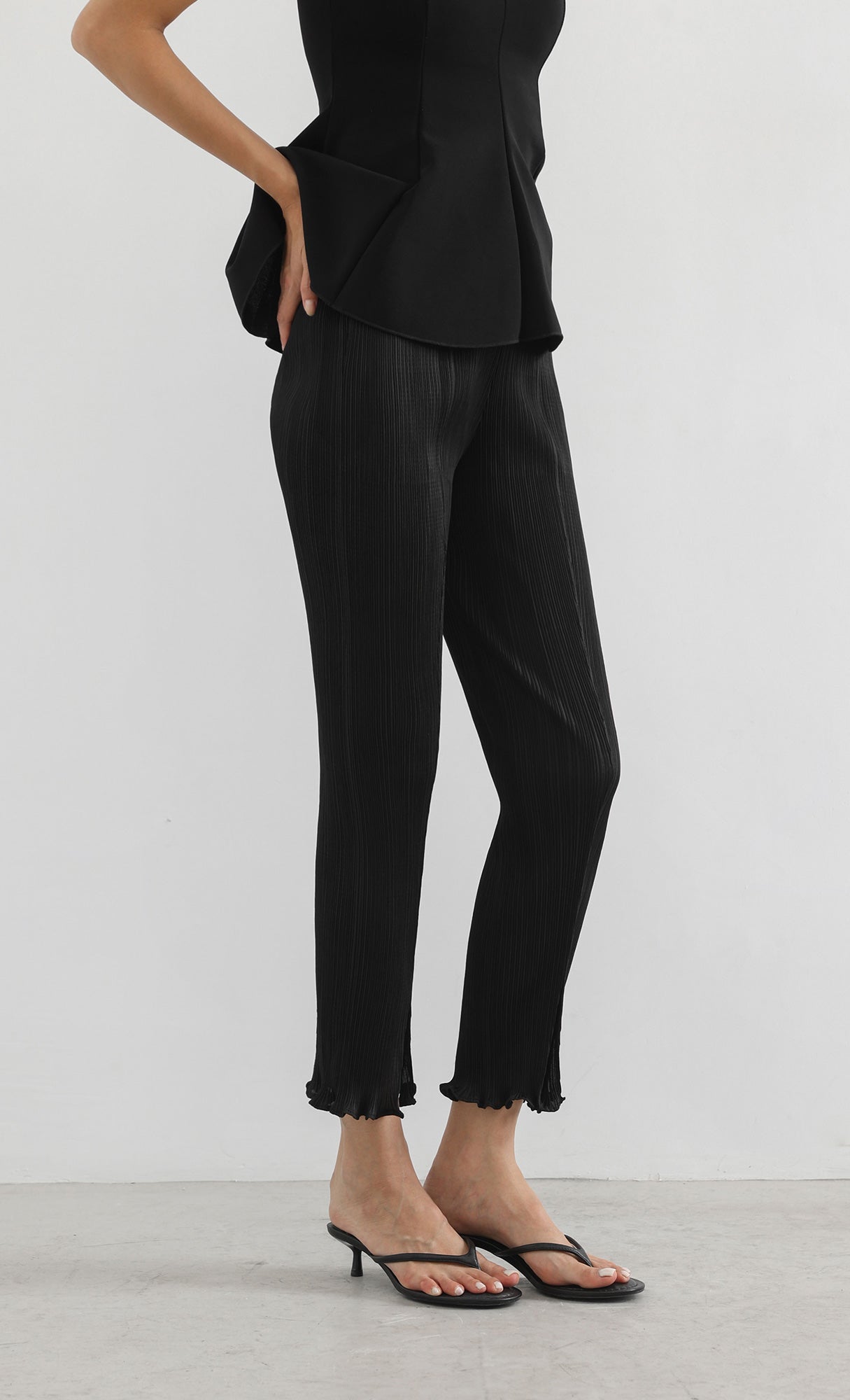 narrow pleated slit pants_black