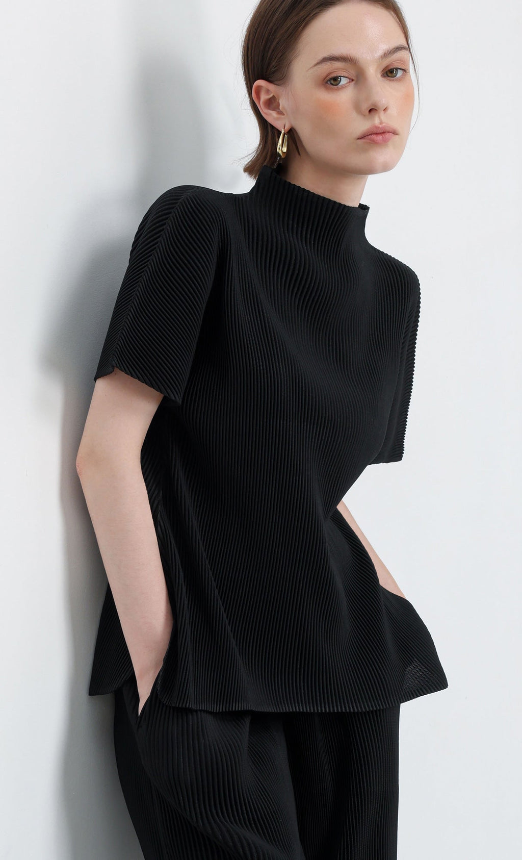 Essential Pleated Half-Neck Top_Black