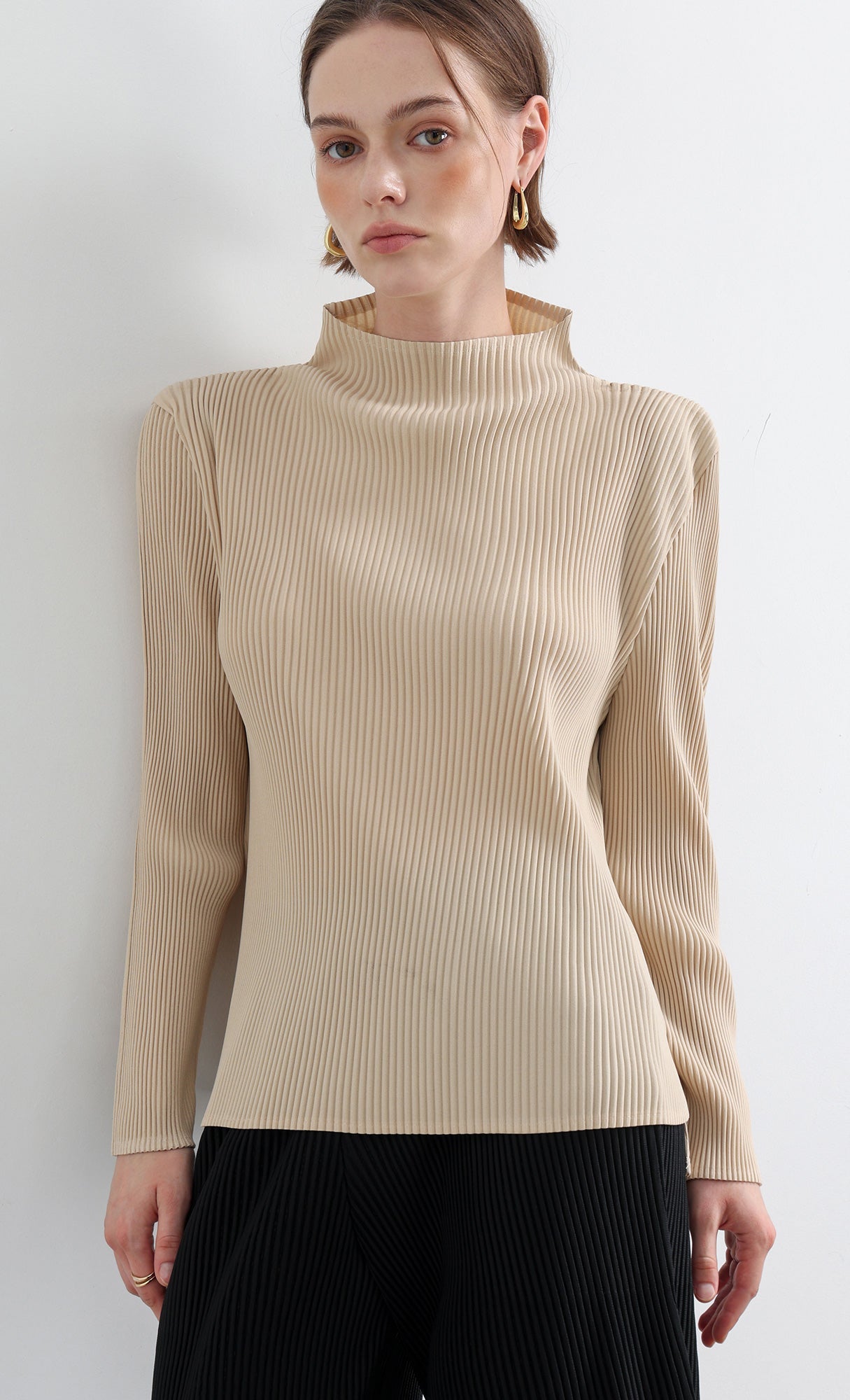 Essential Relaxed Pleated Half-Neck Top_Beige