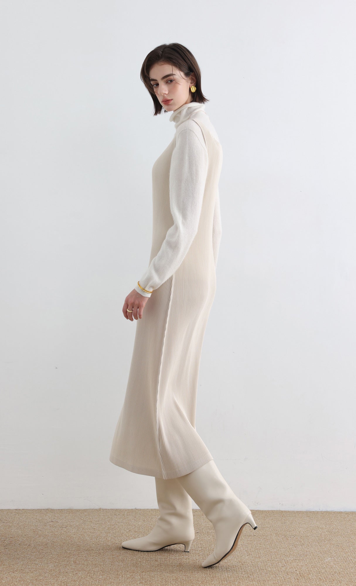 Soly Pleats Sleeveless Dress_Light-Beige