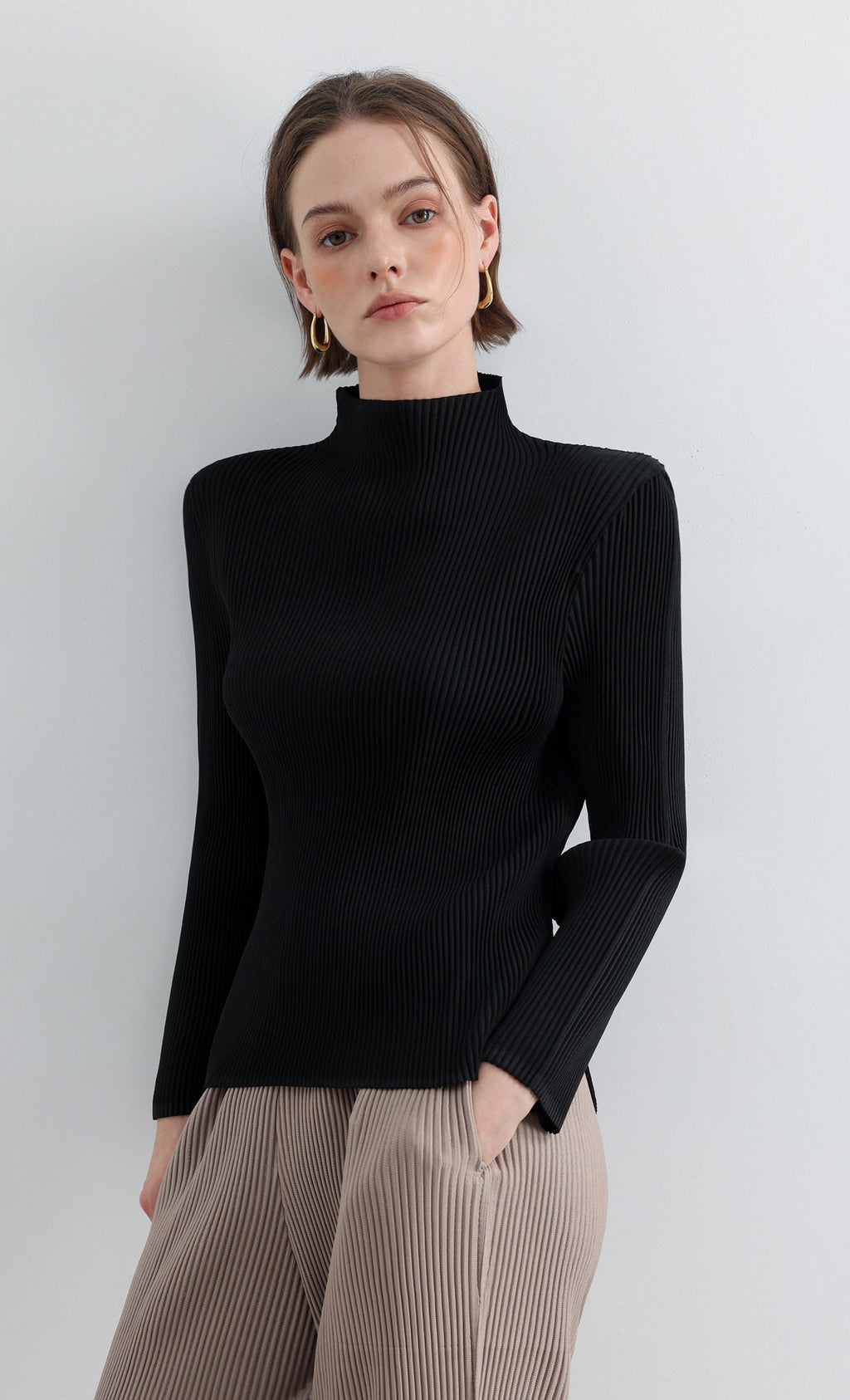 Essential Relaxed Pleated Half-Neck Top_Black