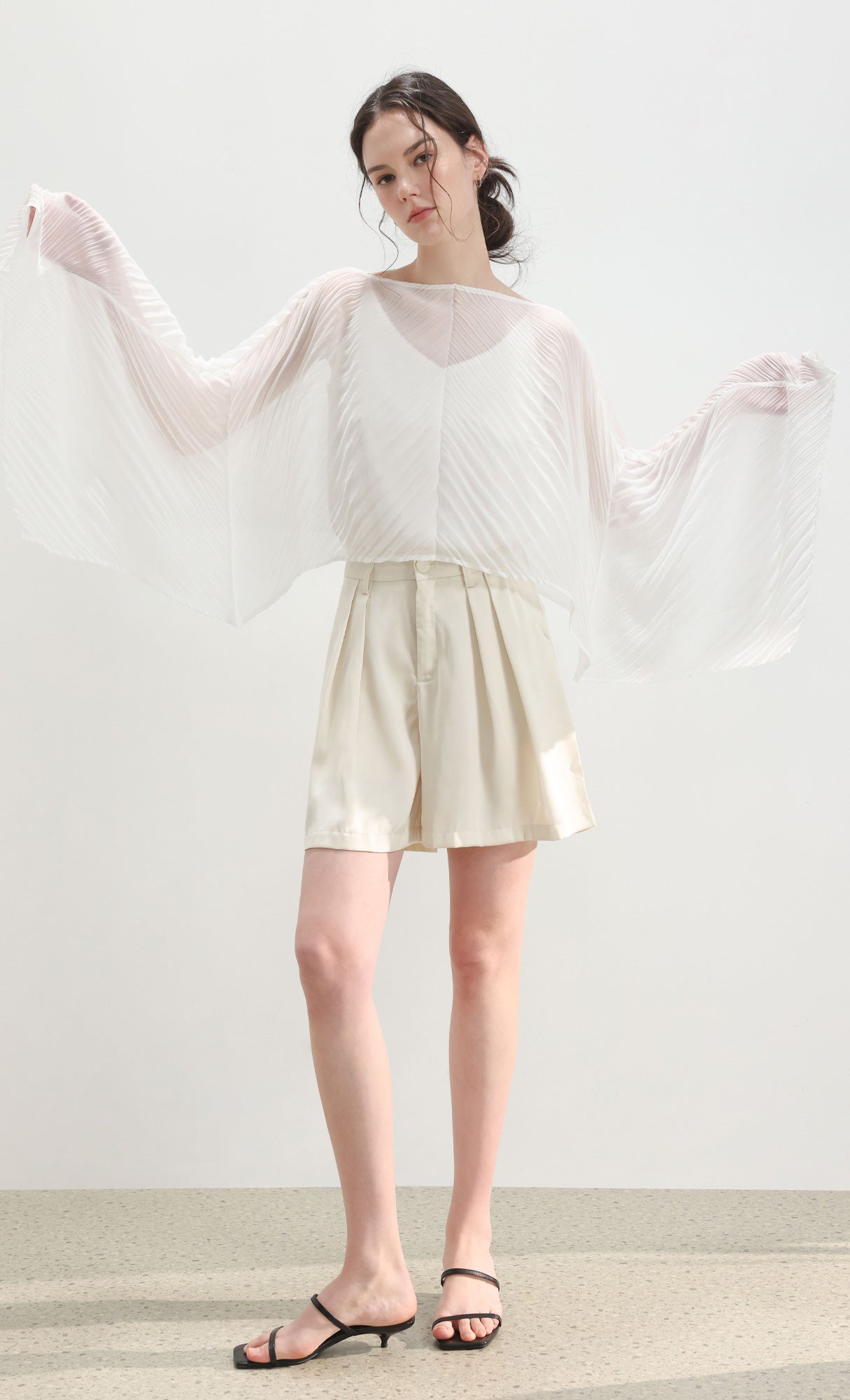 Pleated cape scarf_white