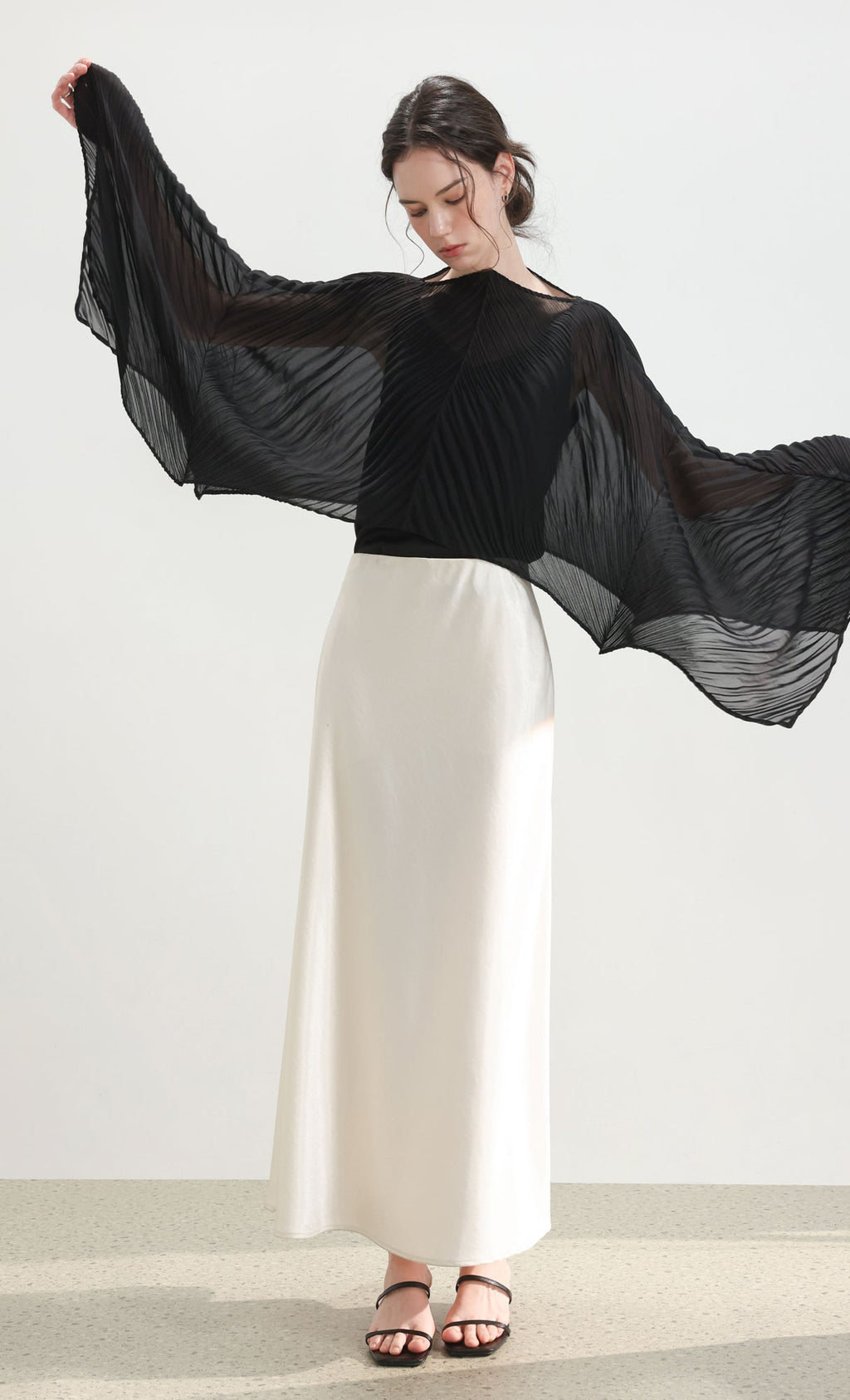 Pleated cape scarf_black