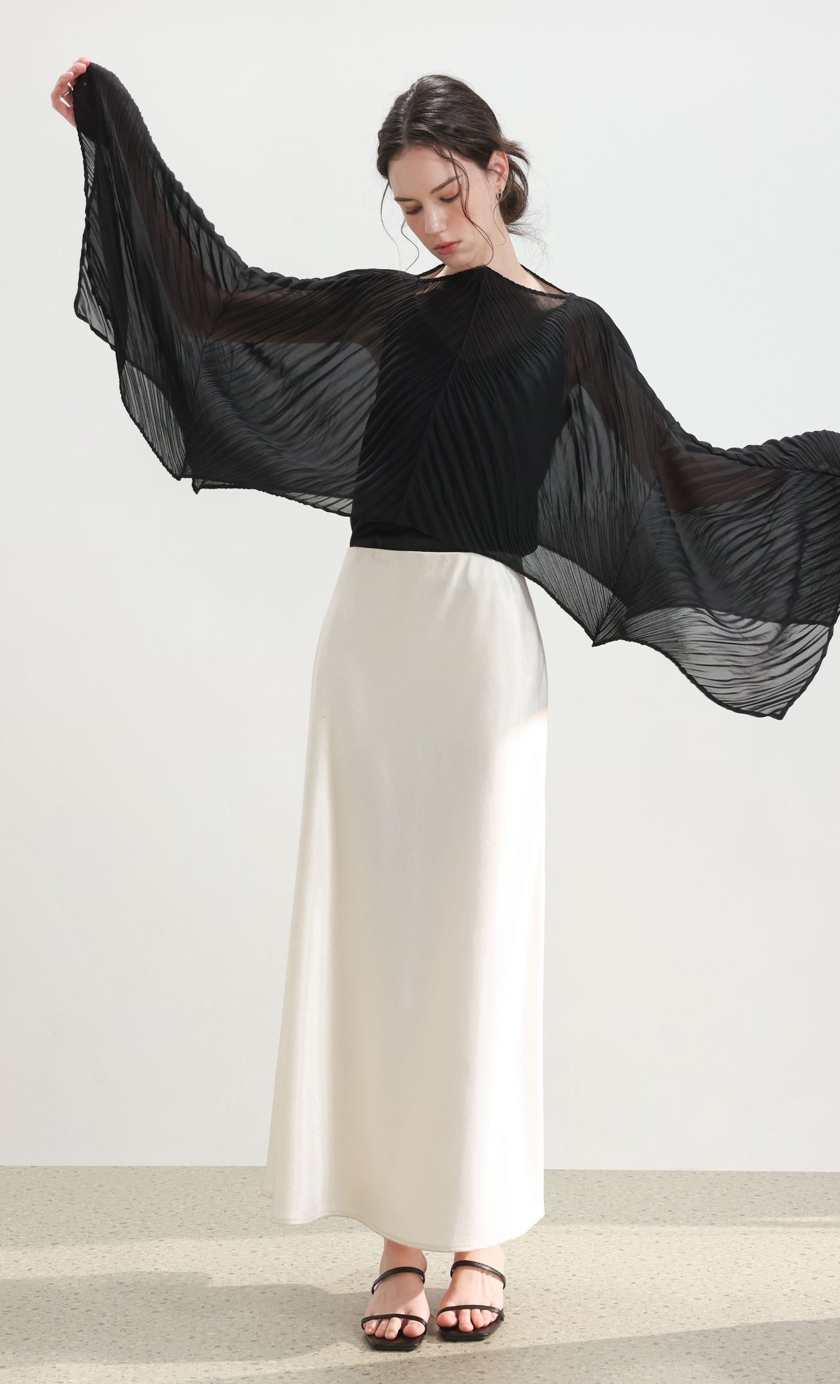 Pleated cape scarf_black