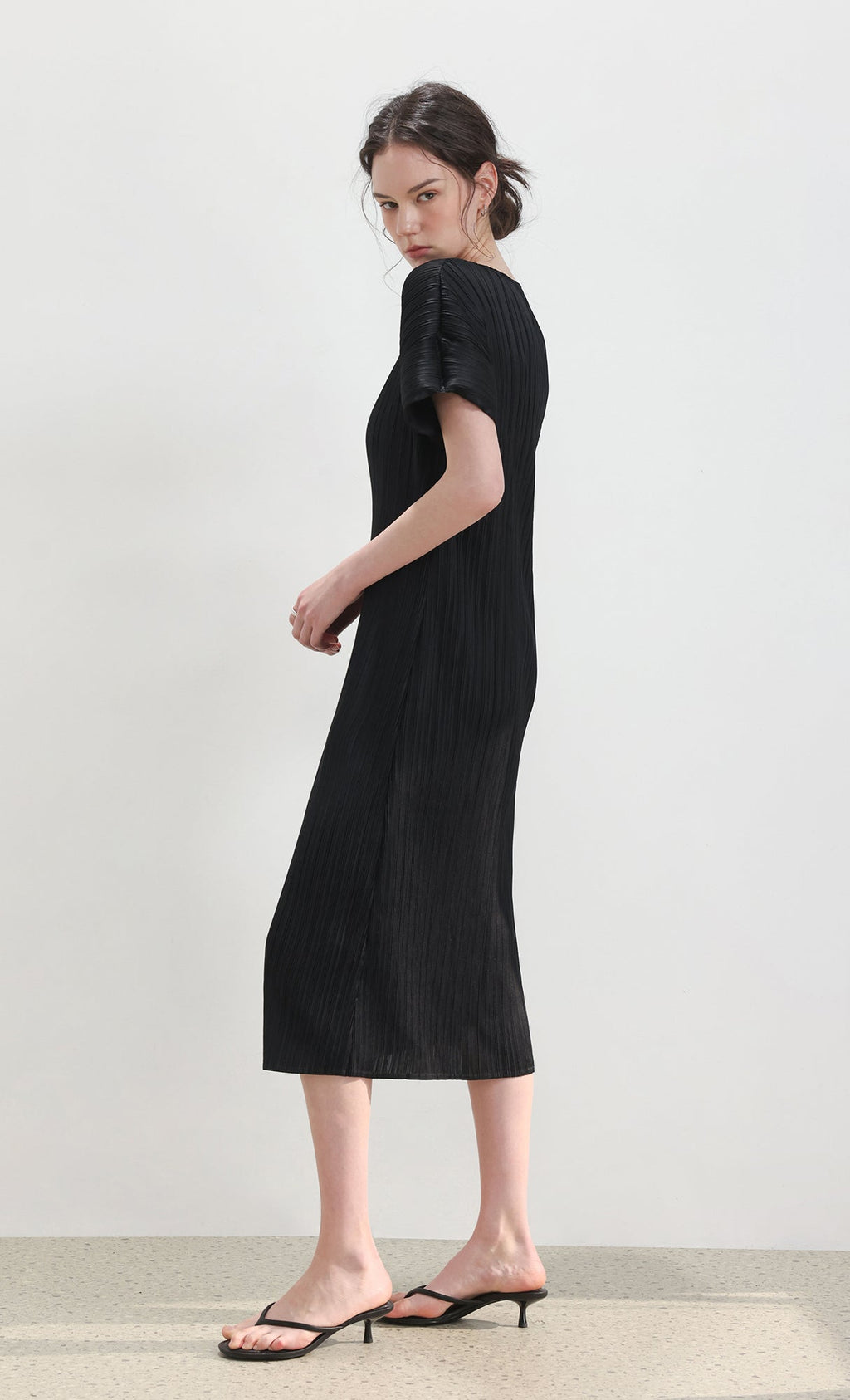 Mira short-sleeve pleated dress_black
