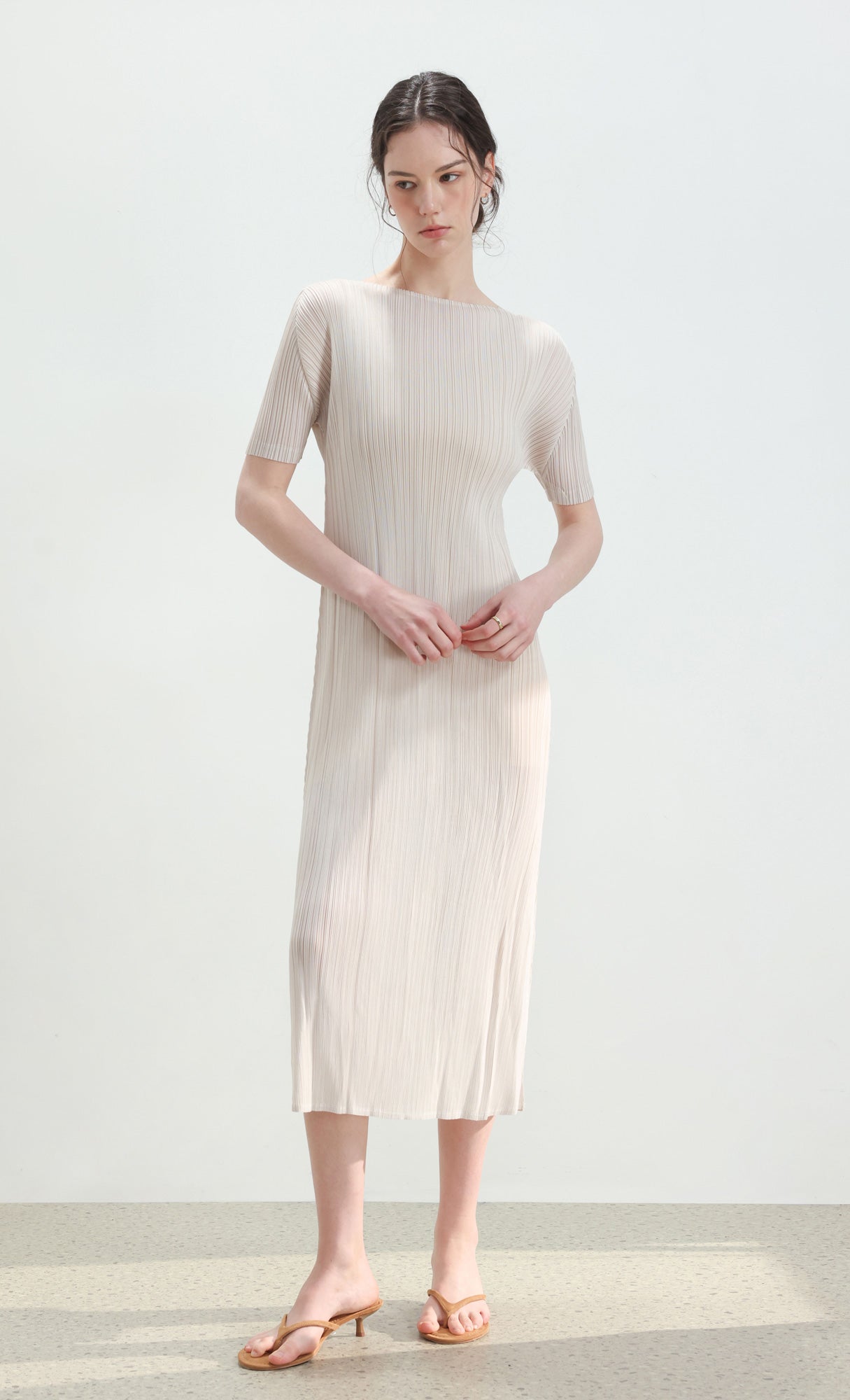 Dalia half-sleeve pleated dress_ivory