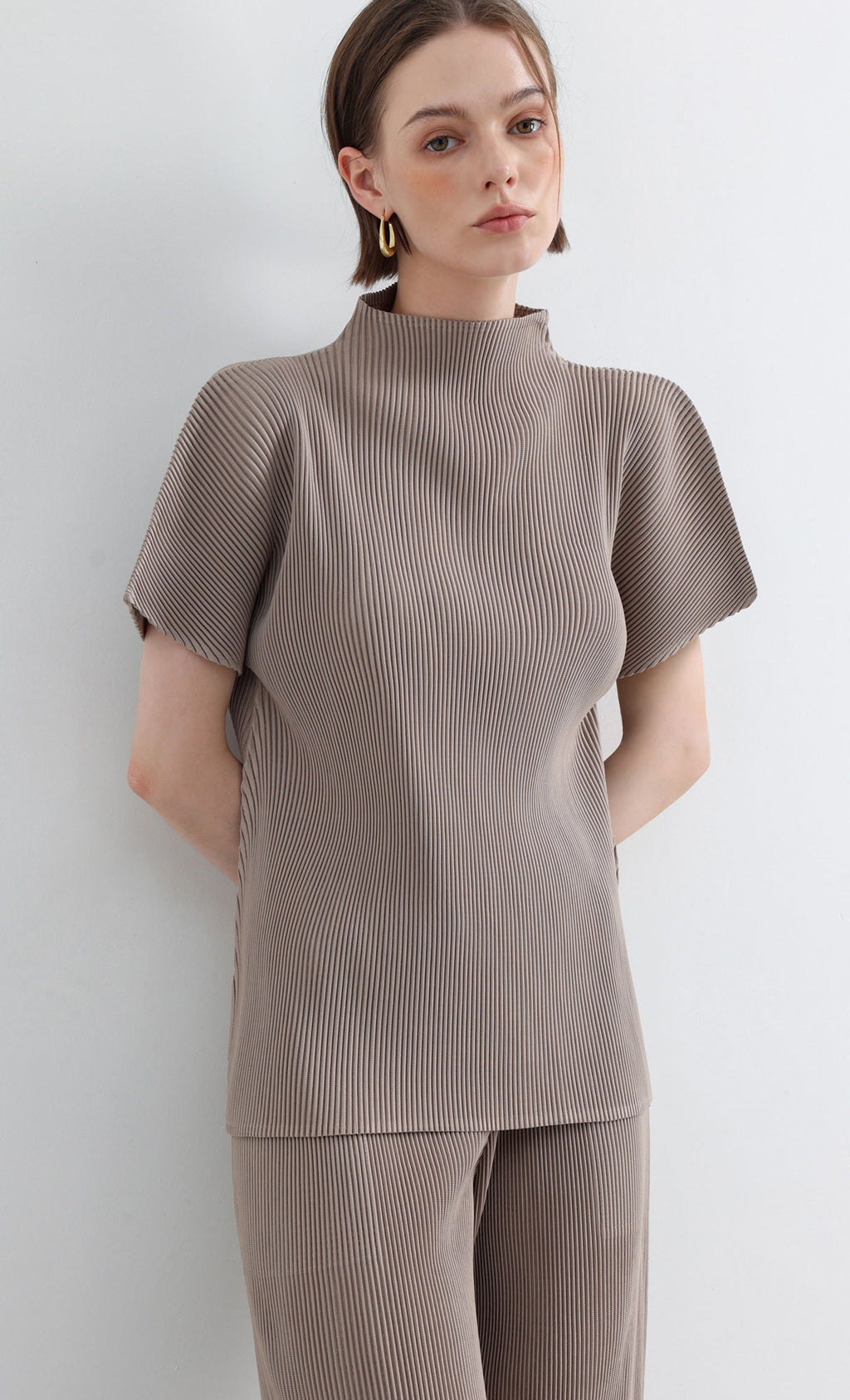 Essential Pleated Half-Neck Top_Beige