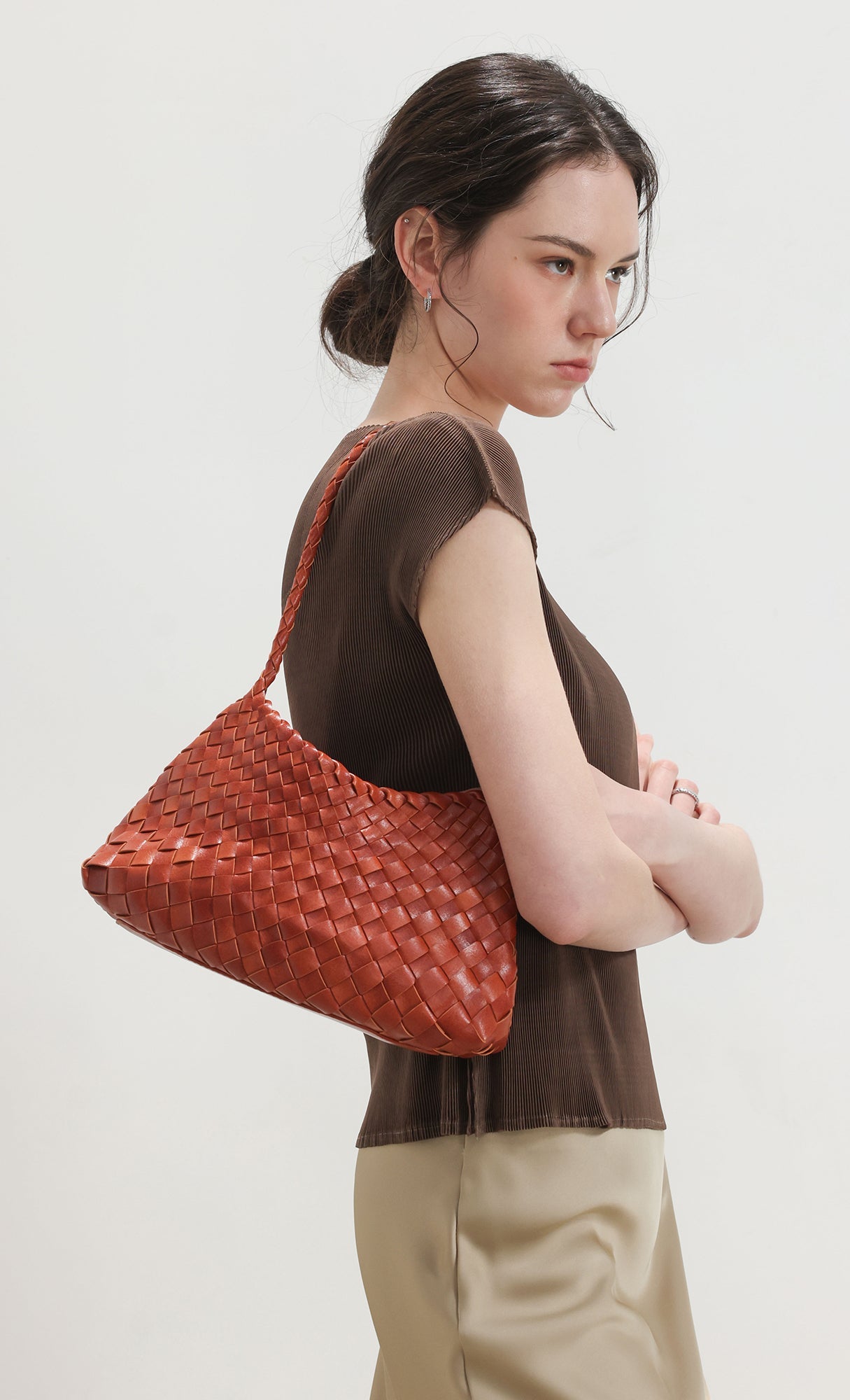 Nesia weaving shouler bag_camel