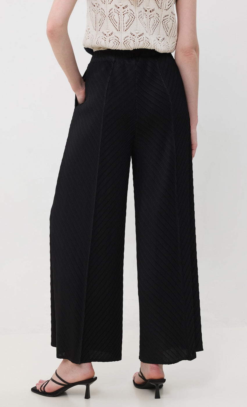 Short / Black
