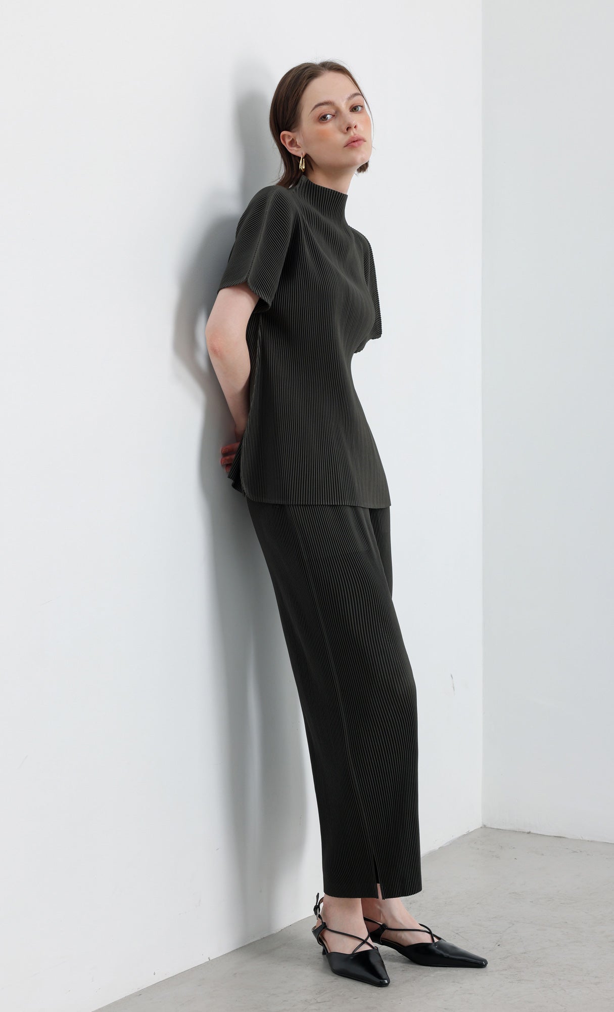 Essential Pleated Half-Neck Top_Khaki
