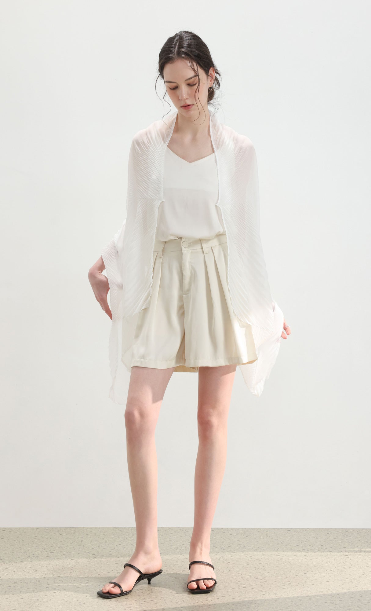 Pleated cape scarf_white