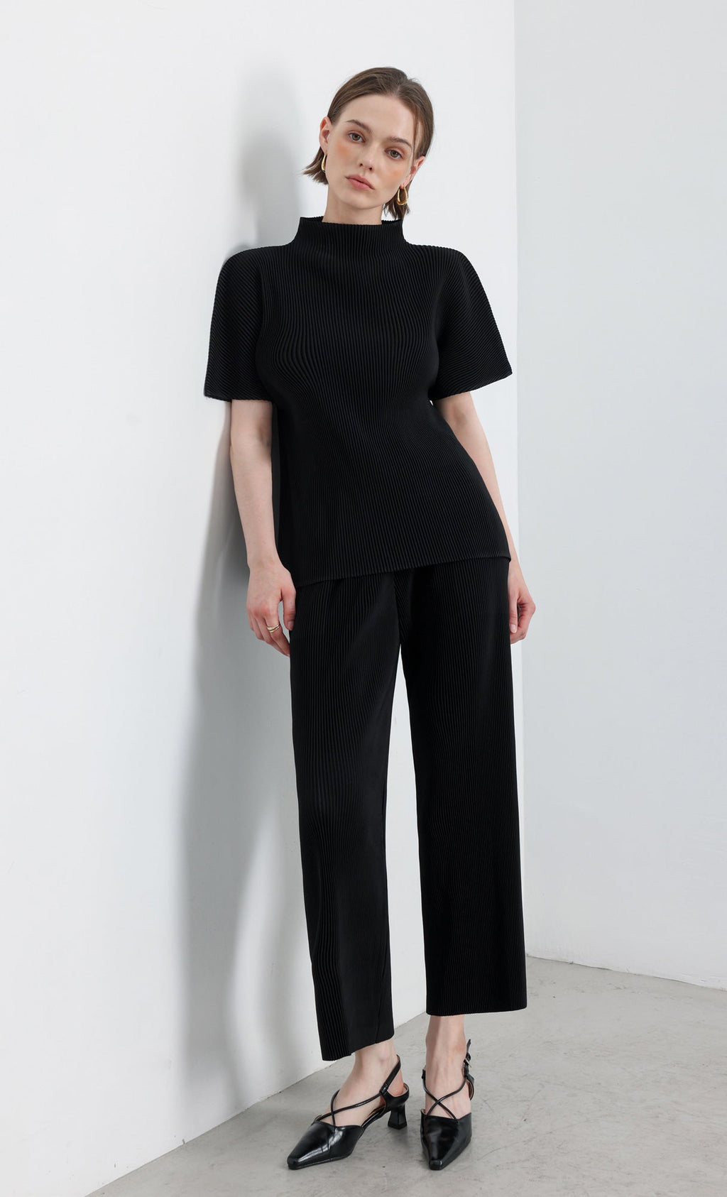 Essential Pleated Half-Neck Top_Black