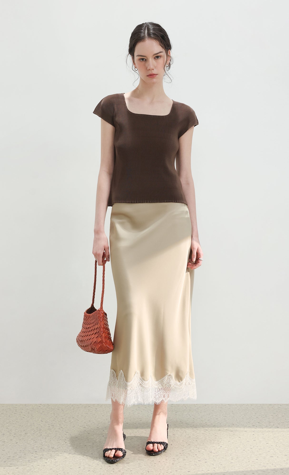 Nesia weaving shouler bag_camel