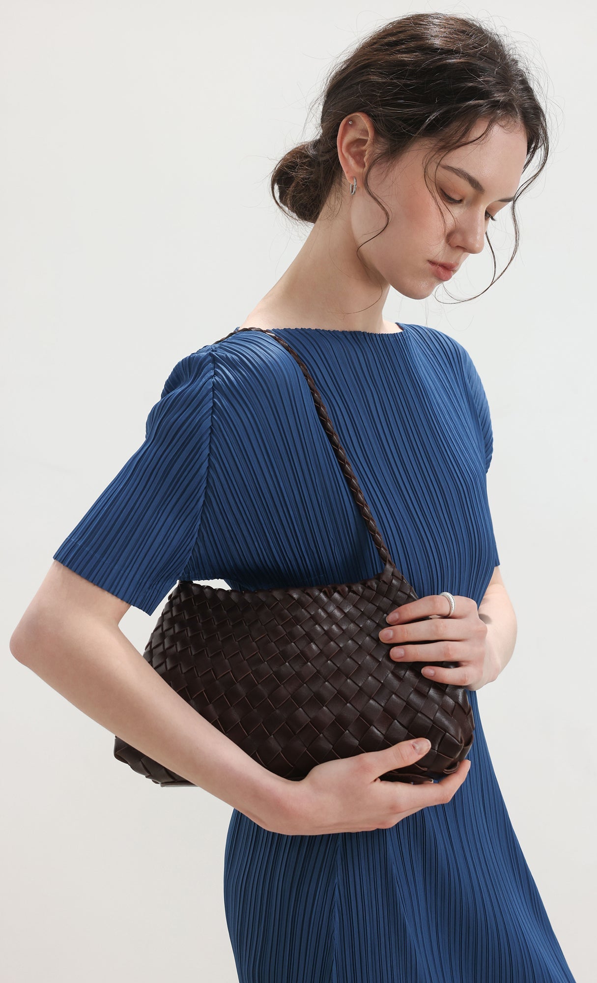 Nesia weaving shouler bag_brown