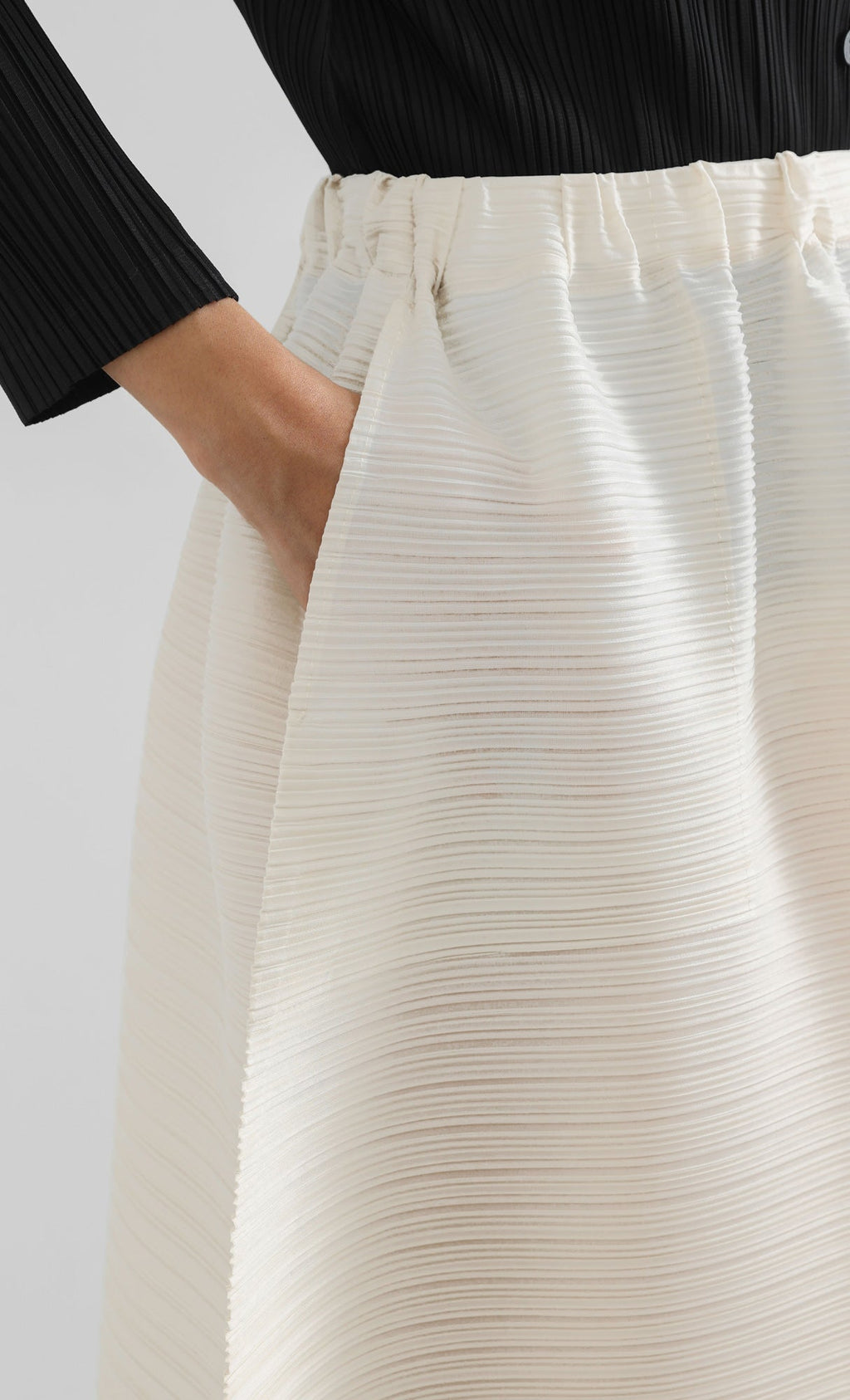 horiz pleated midi skirt_ivory